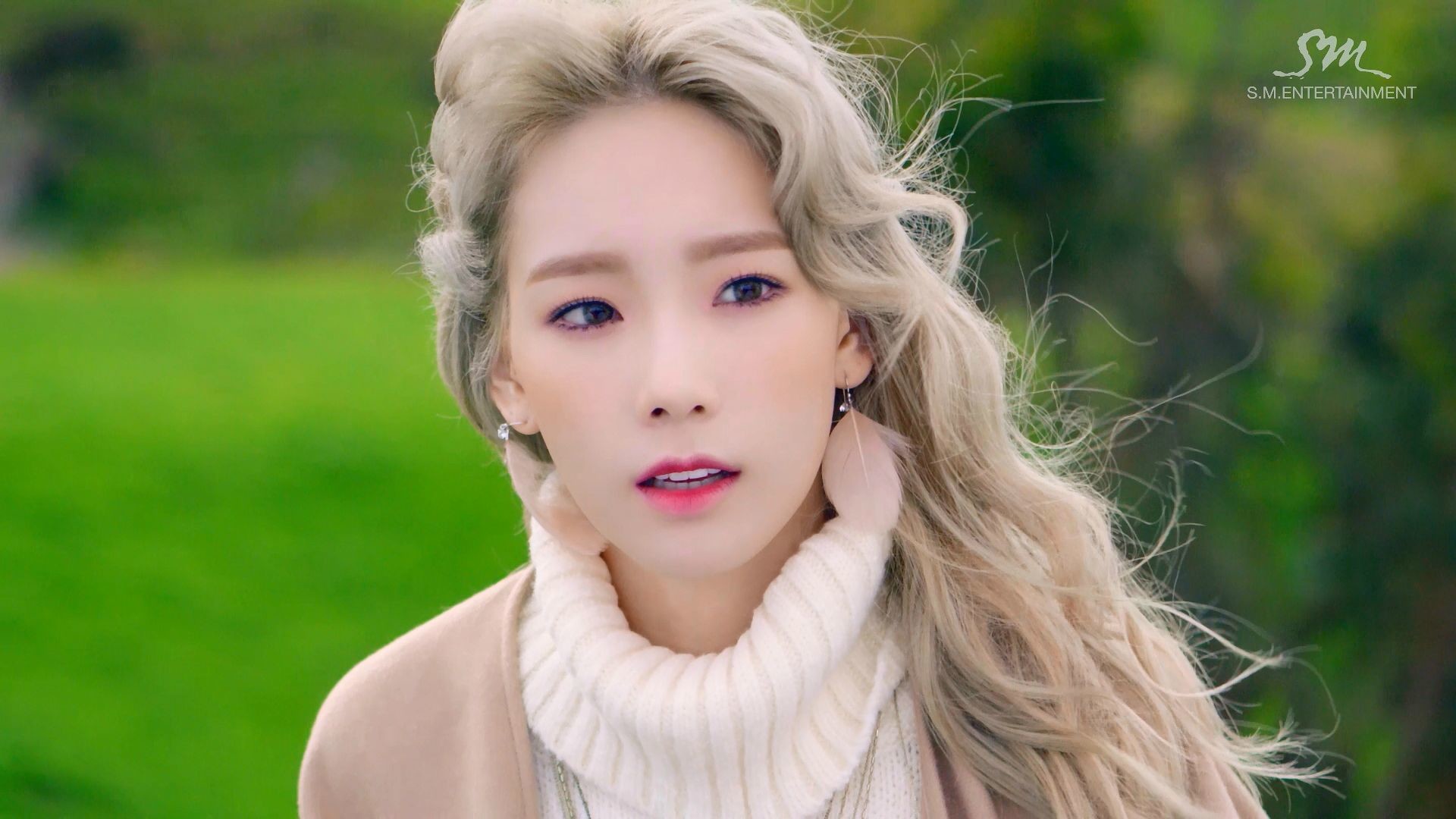 6. Taeyeon's Blonde Hair: The Evolution of Her Hair Color - wide 7