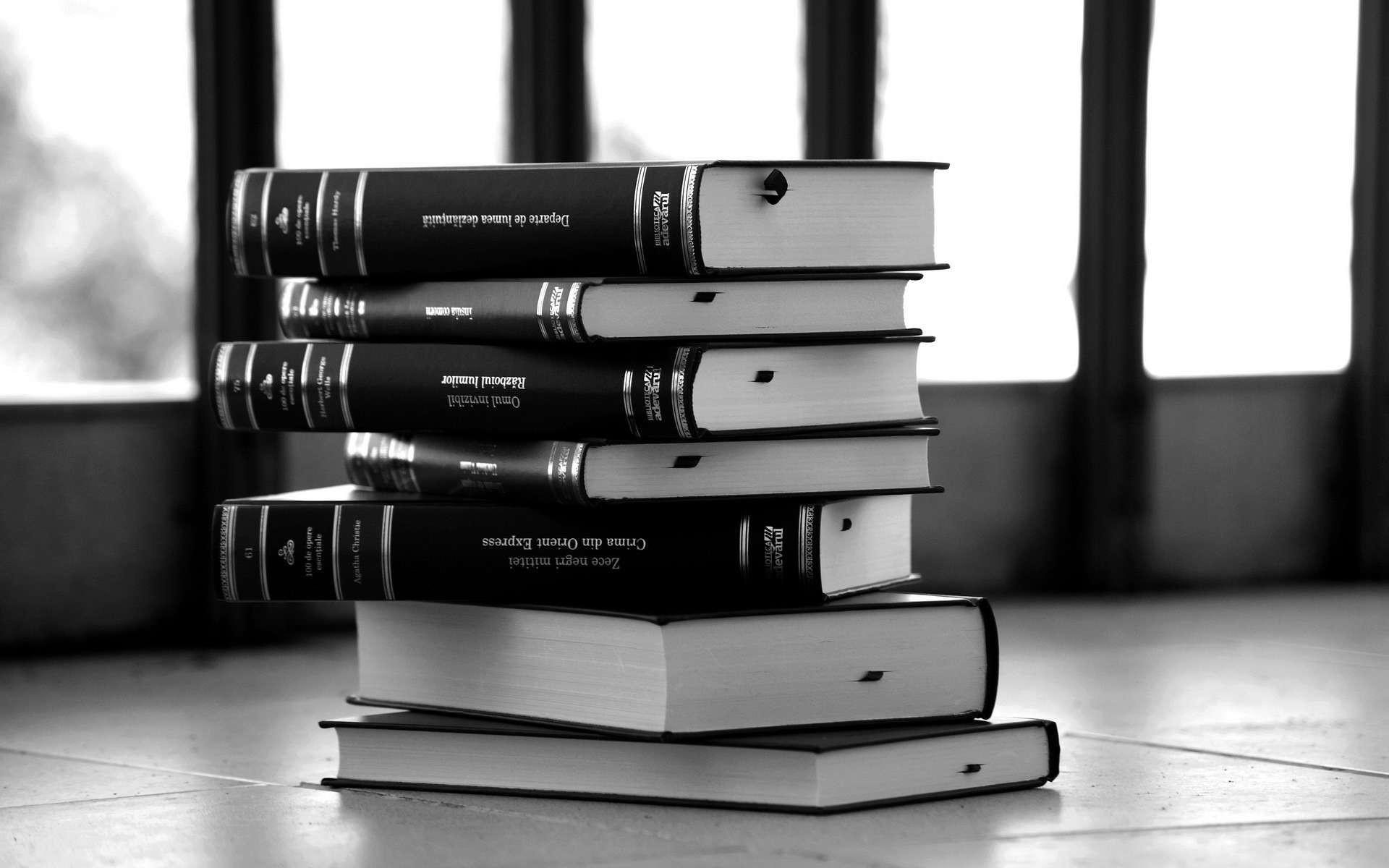 1920x1200 Black & White Books