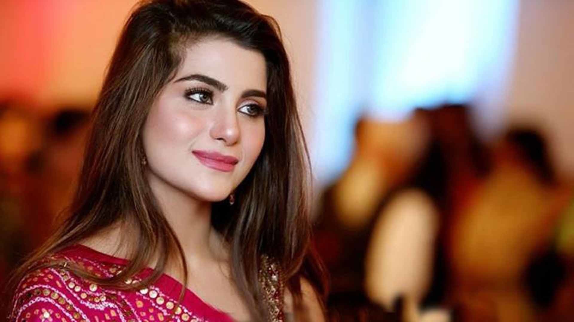 Top 10 Most Beautiful Pakistani Women In the World - Youme 