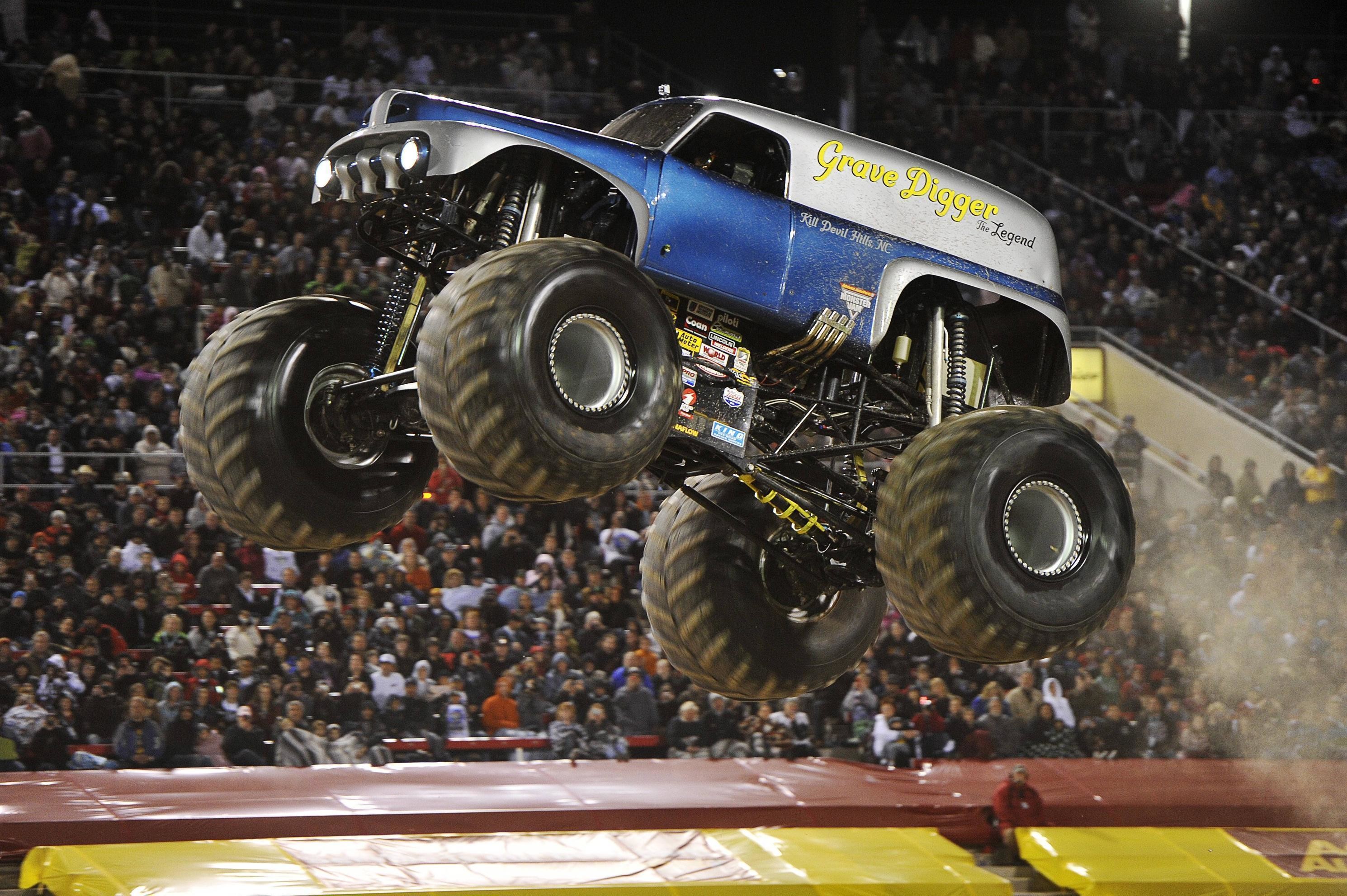 grave-digger-monster-truck-wallpaper-54-images