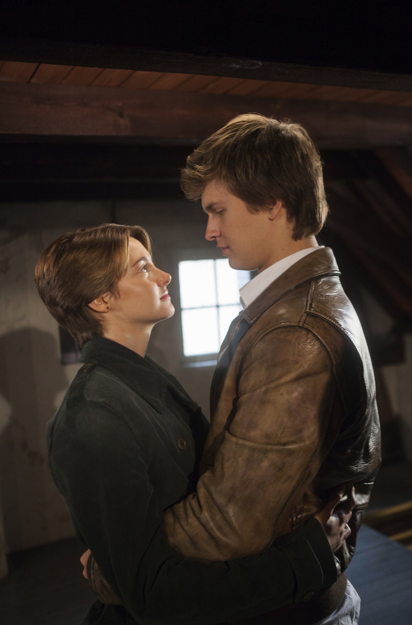 1349x2048 Shailene Woodley and Ansel Elgort in The Fault in Our Stars