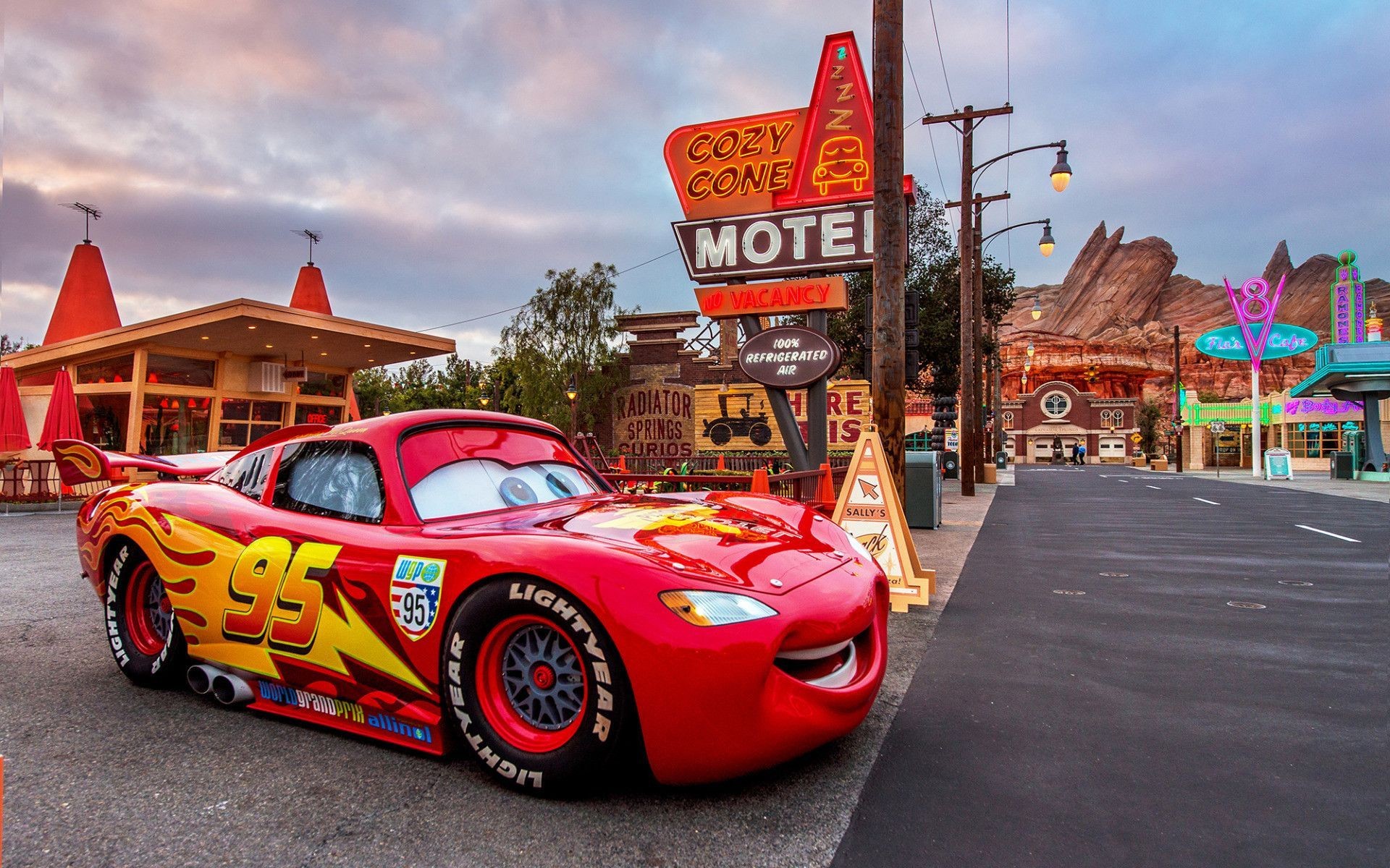 Featured image of post Disney Cars Iphone Wallpaper - Download disney cars wallpapers for your desktop or mobile device.