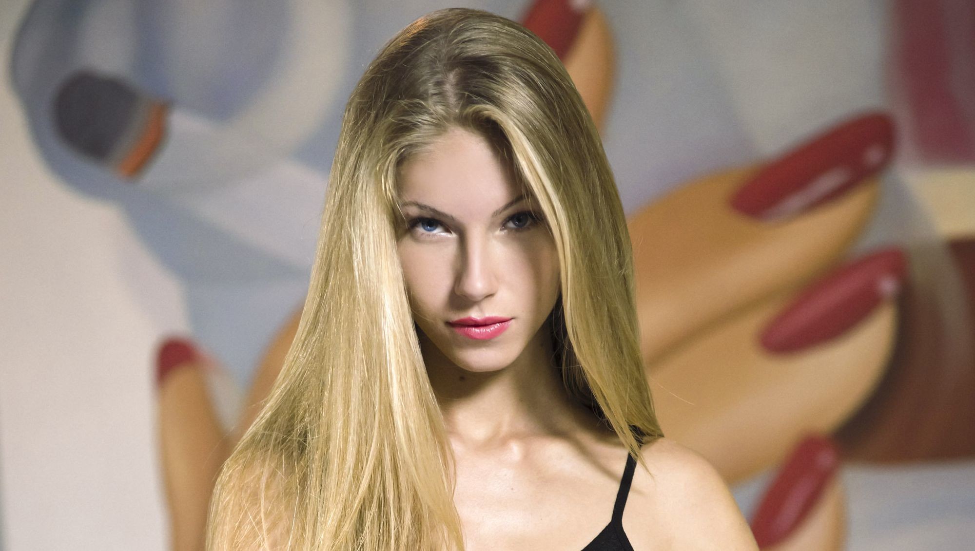 Смотреть онлайн Русская модель Abby седлает большой пенис партнера бесплатно