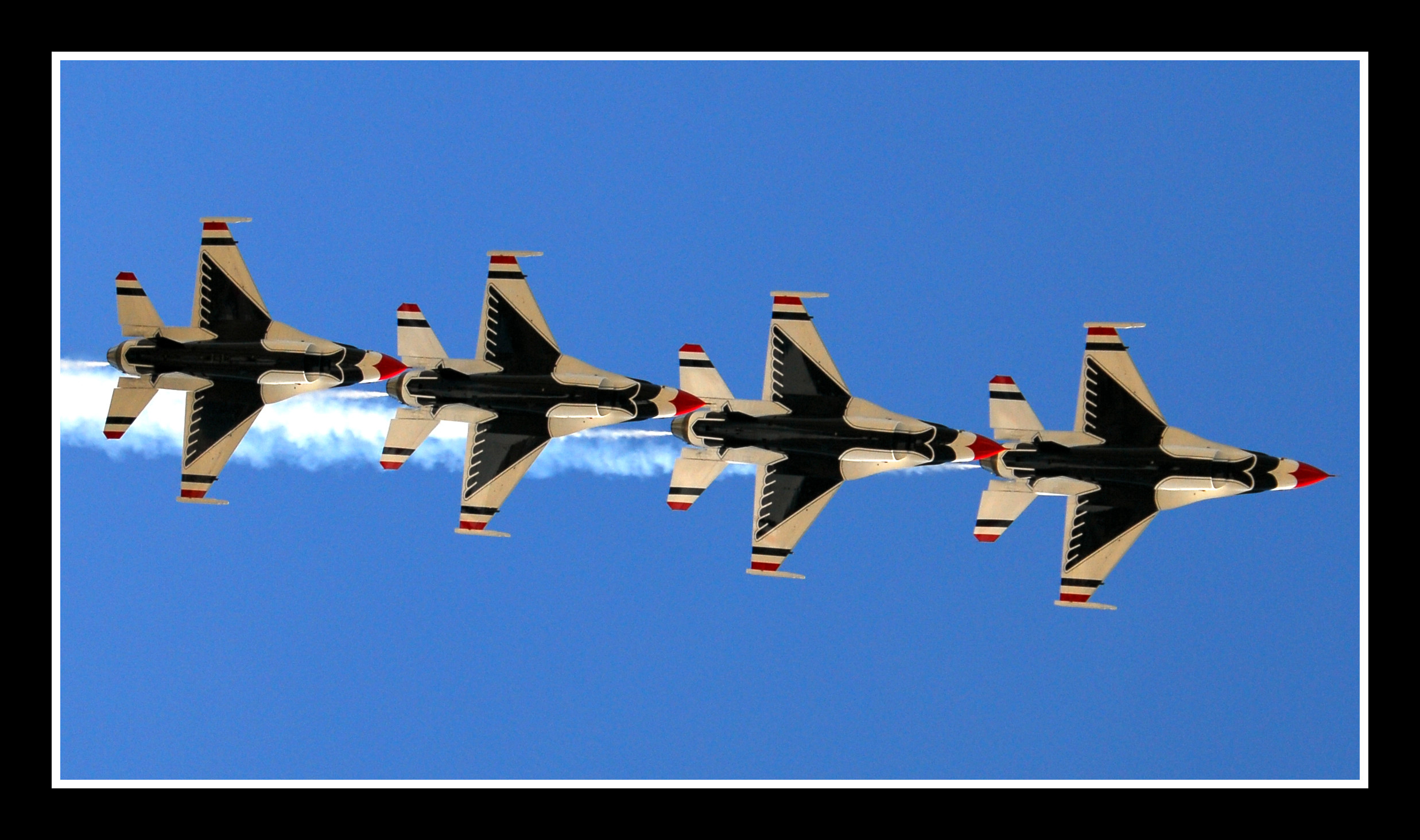 2474x1464 USAF Thunderbirds 2008.