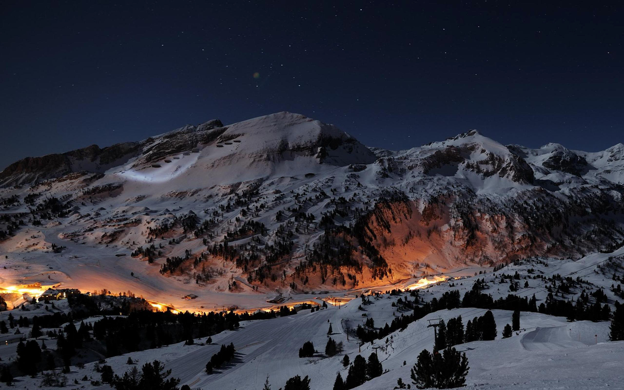 2560x1600 Dark snowy mountain at night