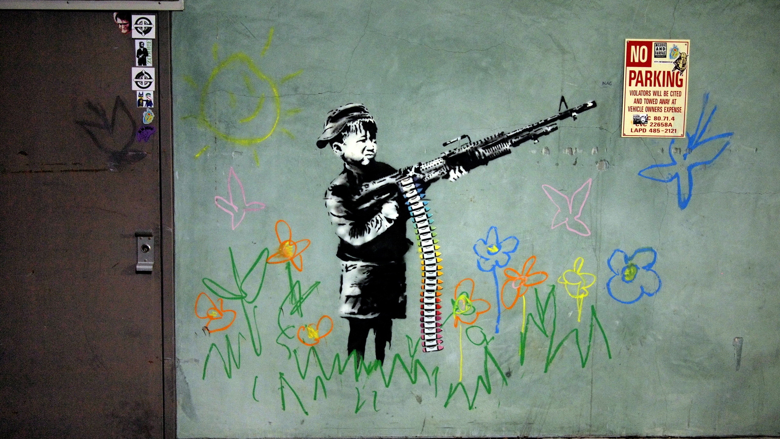 2560x1440 Banksy Crayola Shooter No Parking, Banksy, Street Art, Streetart, Graffit,  Wall