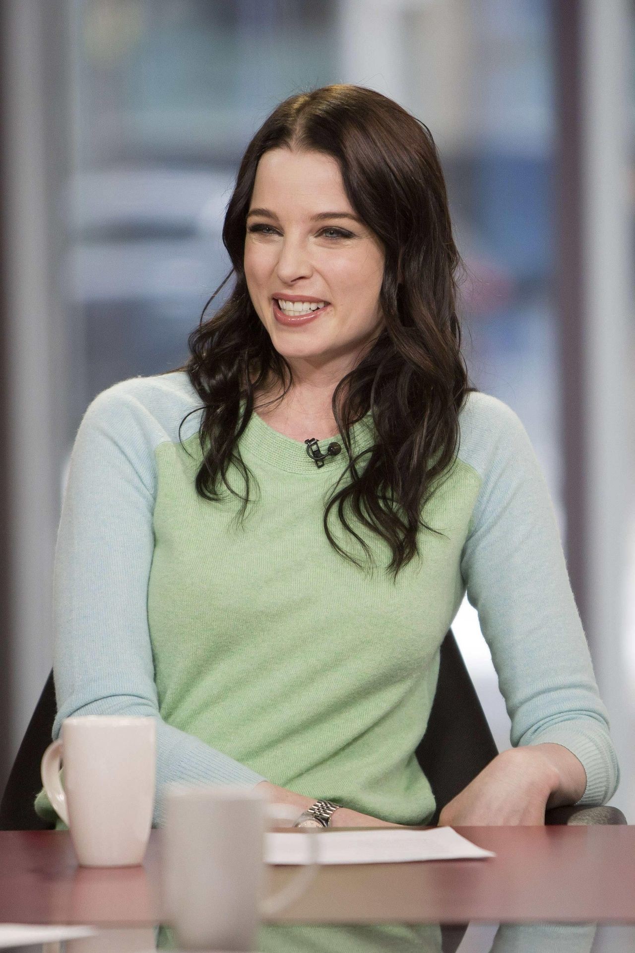1280x1921 Rachel Nichols Cute Pics – The Morning Show in Toronto, March 2014