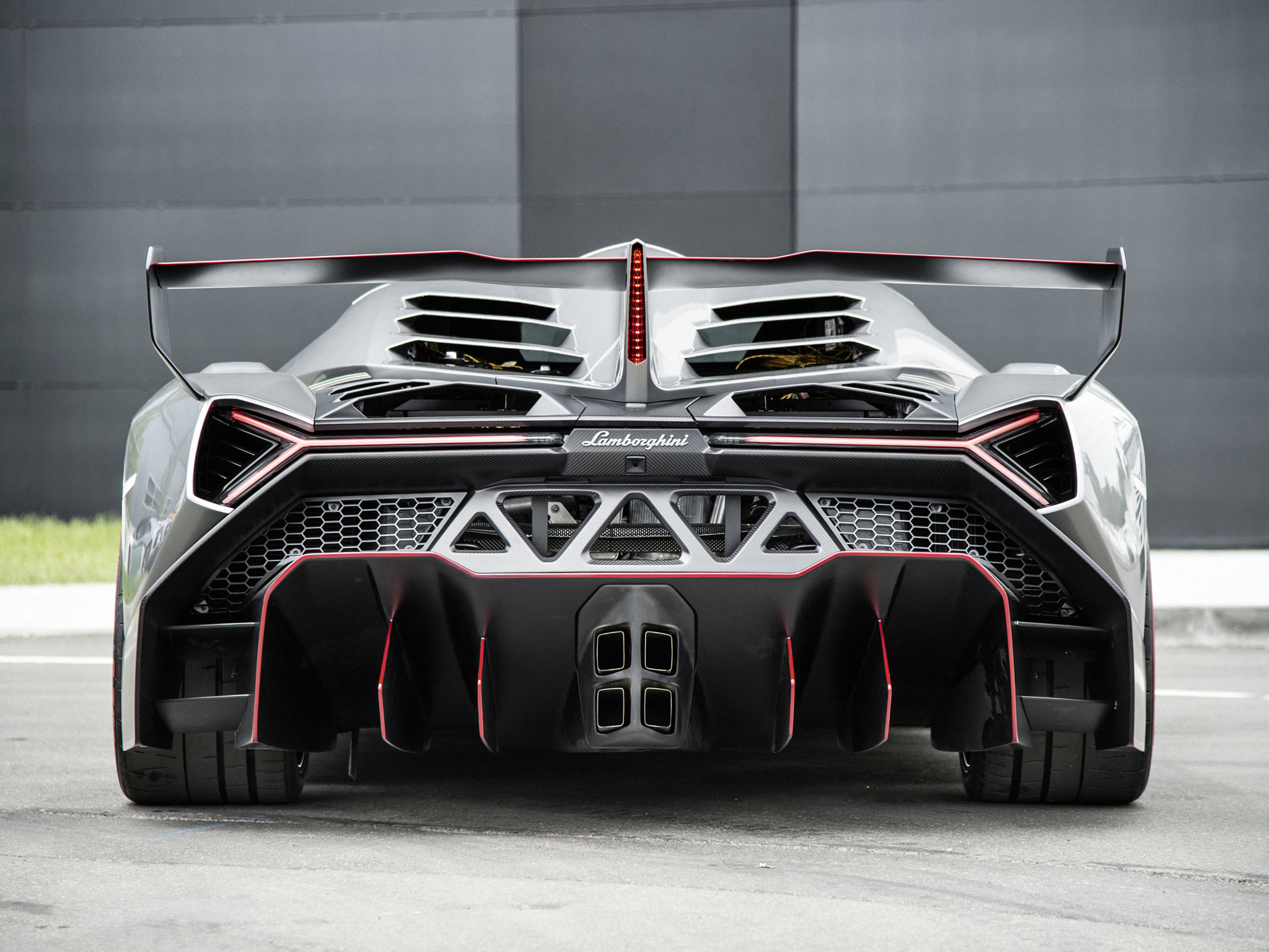 2048x1536 Lamborghini Veneno 2015 Echo Car