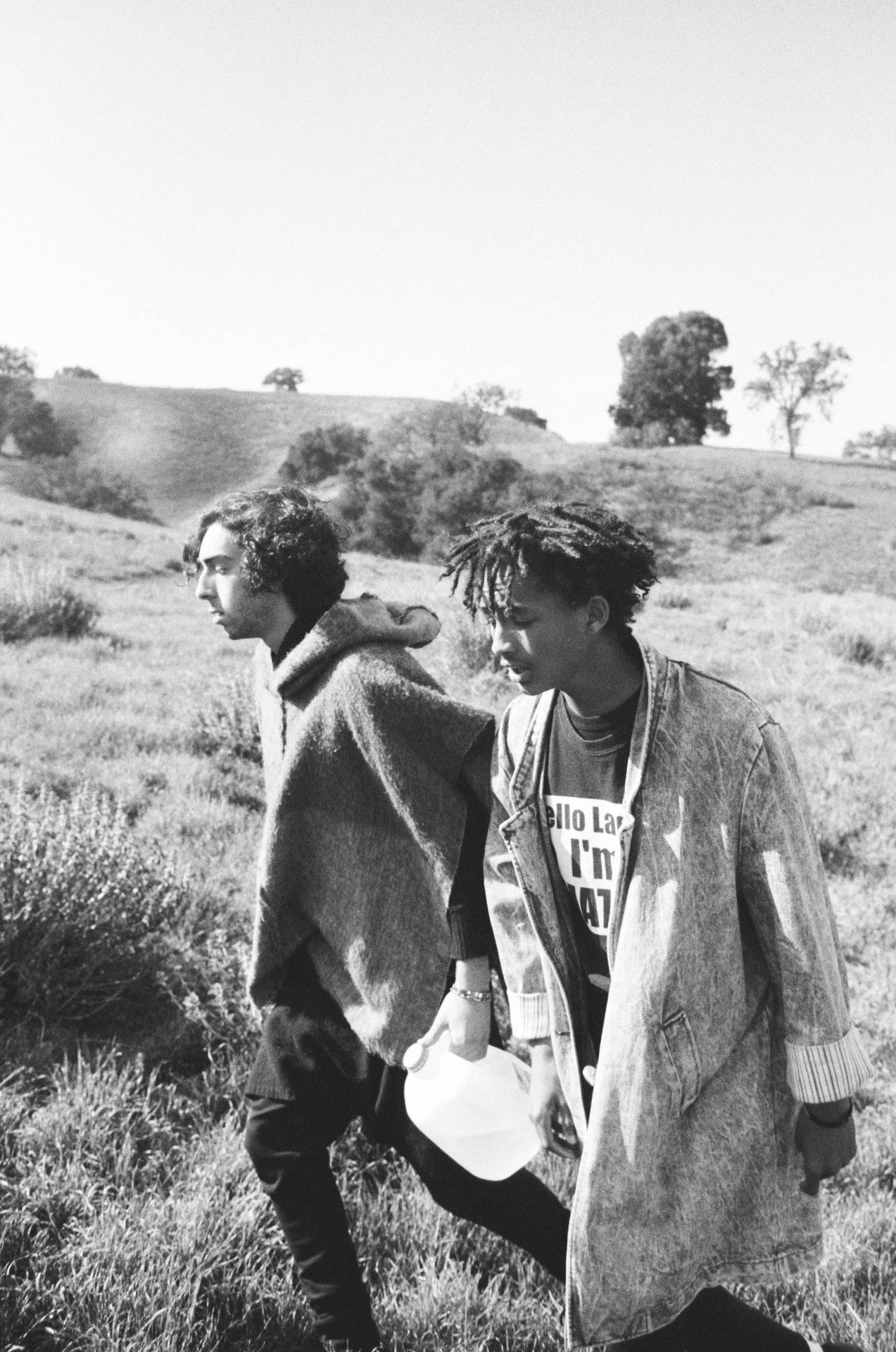 1273x1920 Jaden Smith and Mateo Arias out looking for crop circles