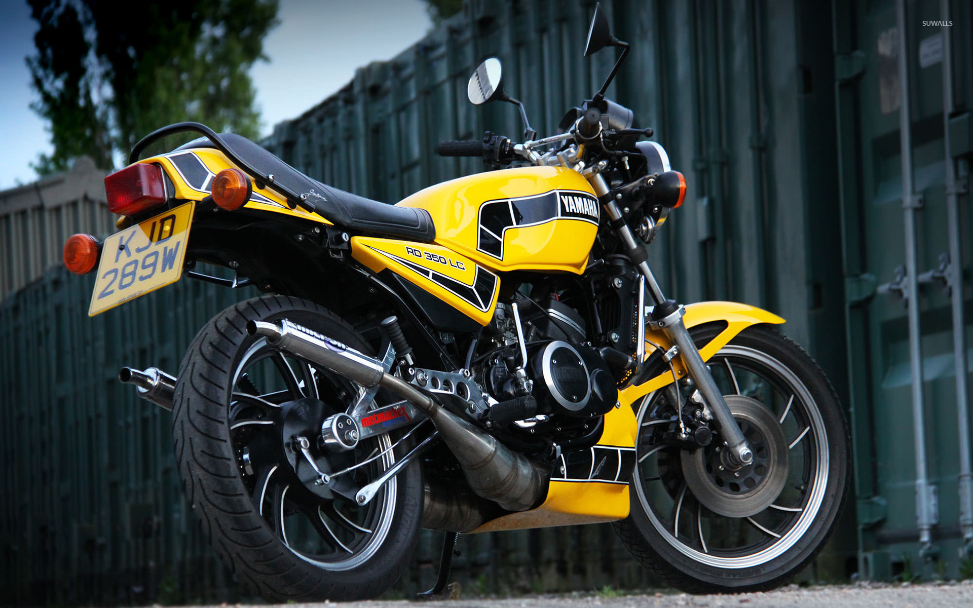 1920x1200 Yamaha RD350LC back side view wallpaper