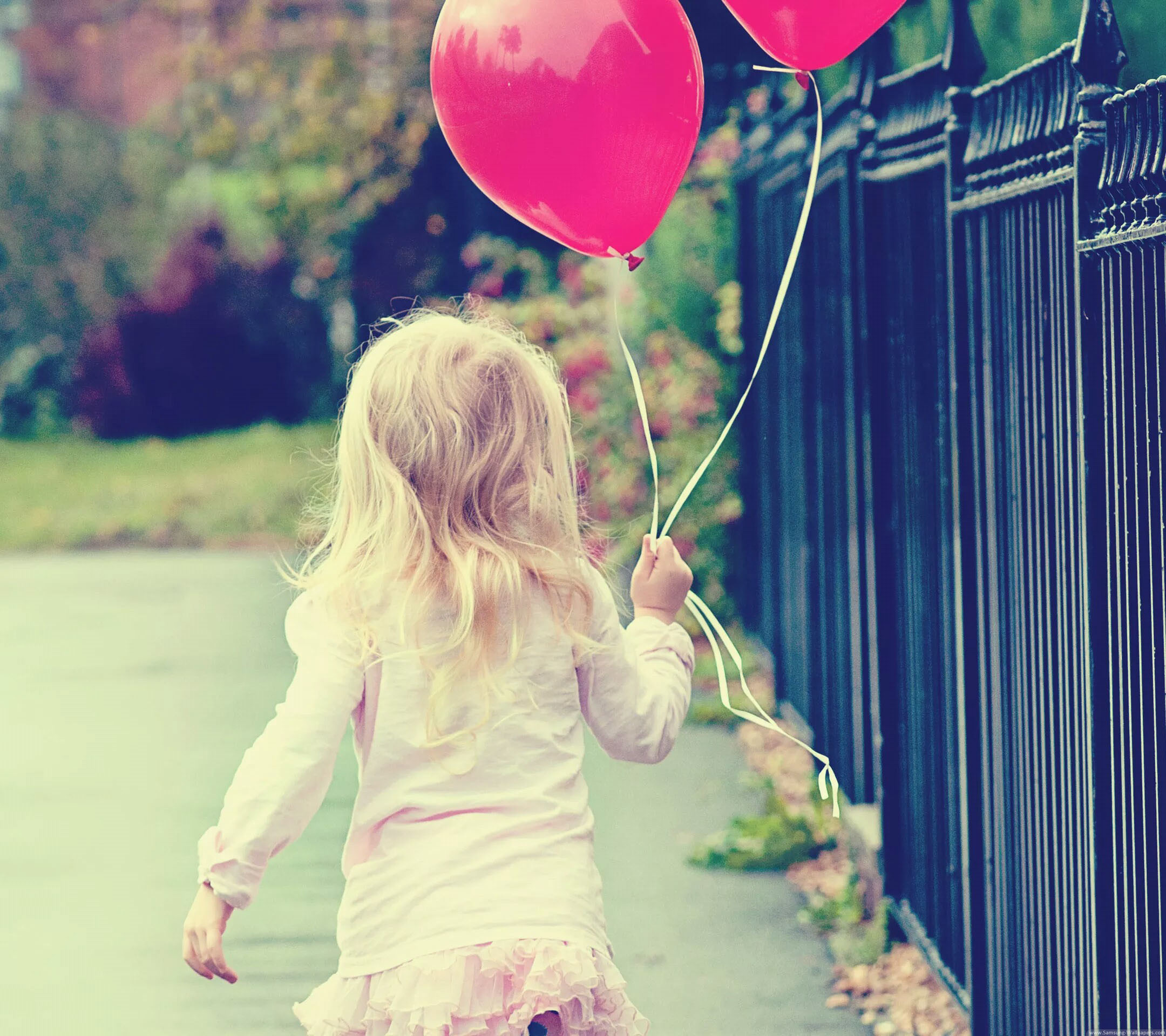 2160x1920 Balloons and Girls Lock Screen  Samsung Galaxy S4 Wallpapers
