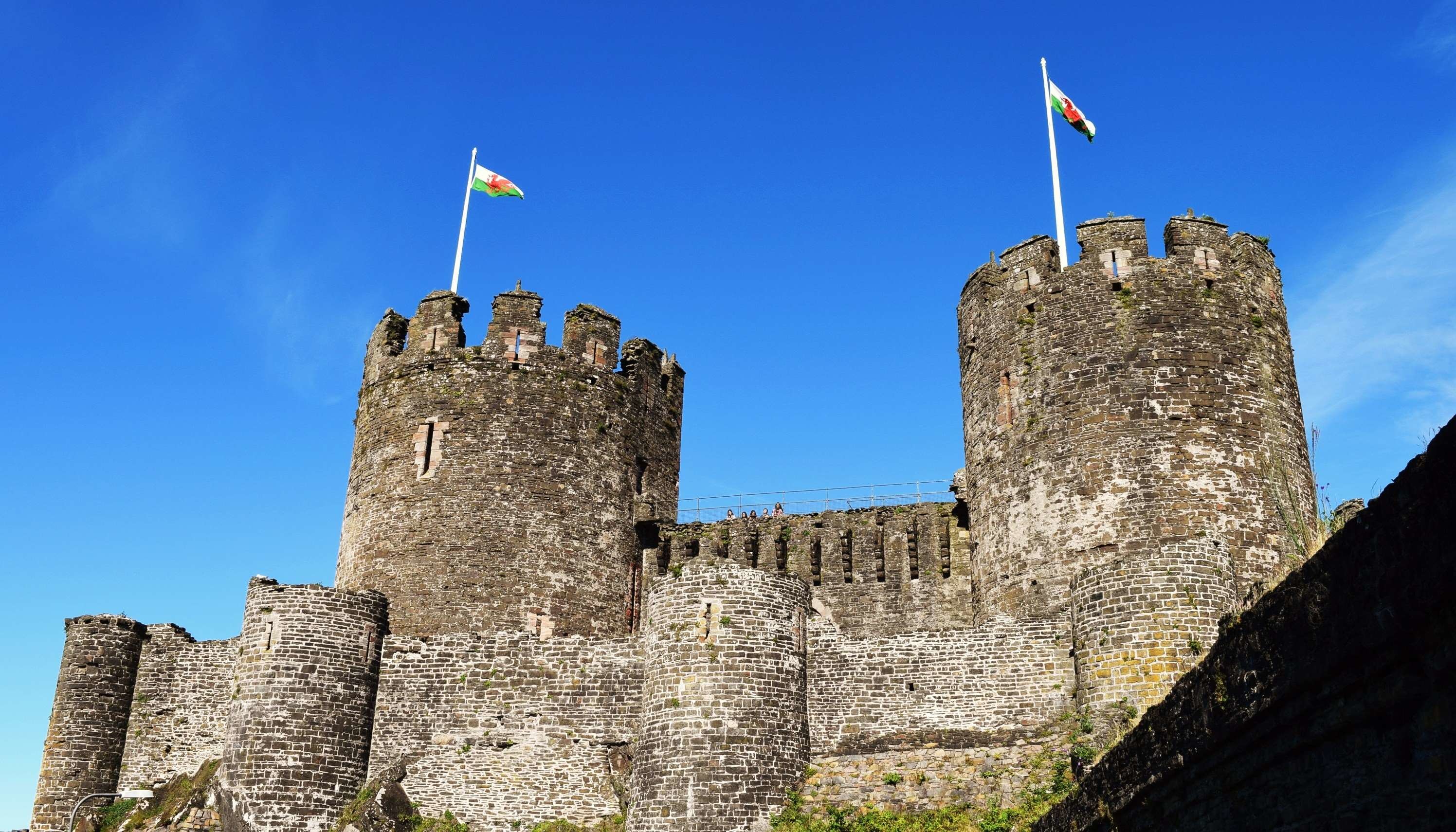 2992x1710 castle, history, kingdom, old, stone, touristic, tower, uk, united, wales,  wall, welsh wallpaper and background