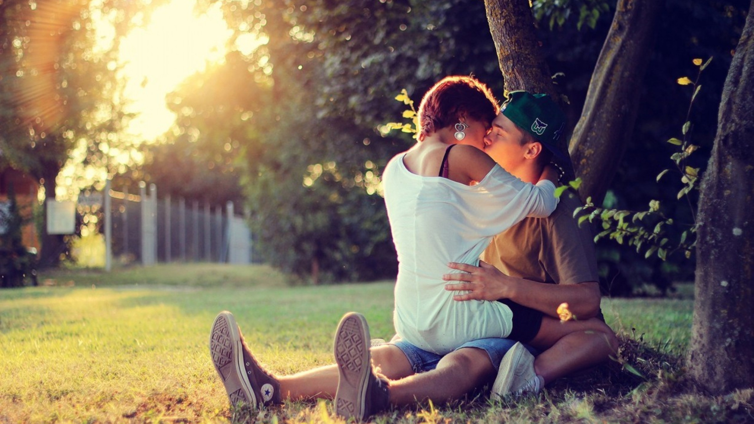 Couple kissing, Love wallpaper | Romantic couple kissing, Love wallpaper,  Kissing couples