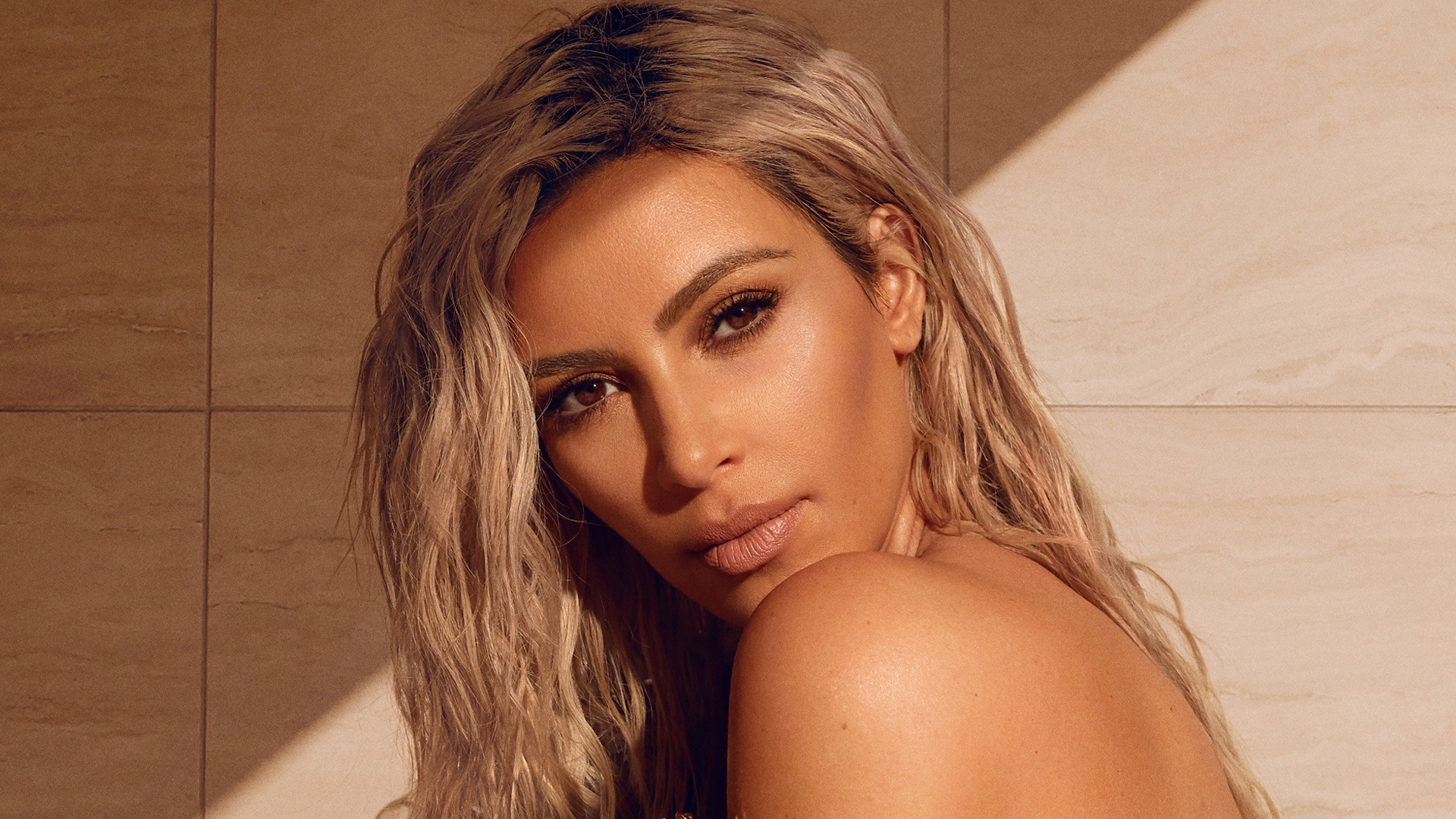 Kim Kardashian Wallpaper 2018.