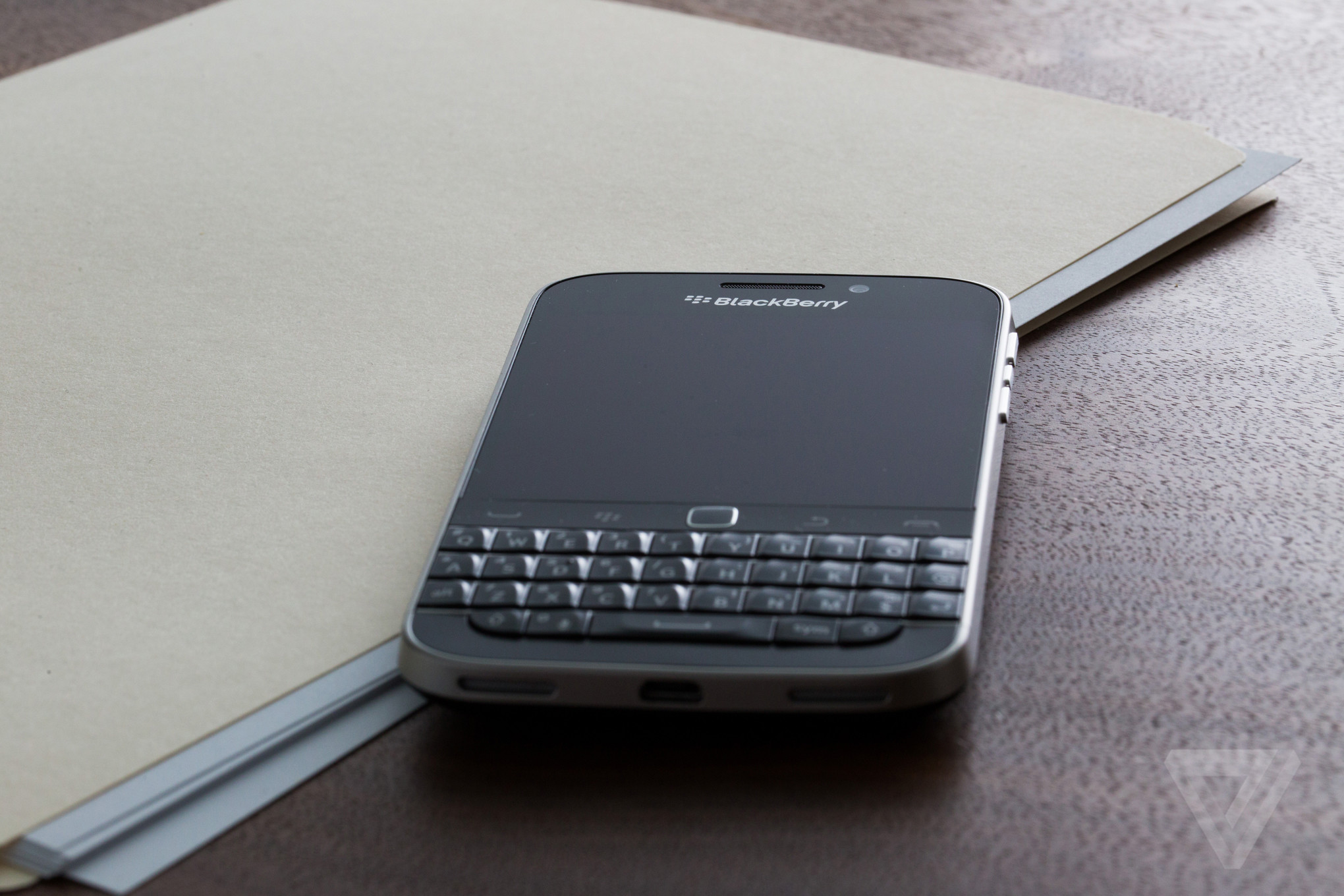 2040x1360 BlackBerry Classic coming to Verizon on February 26th