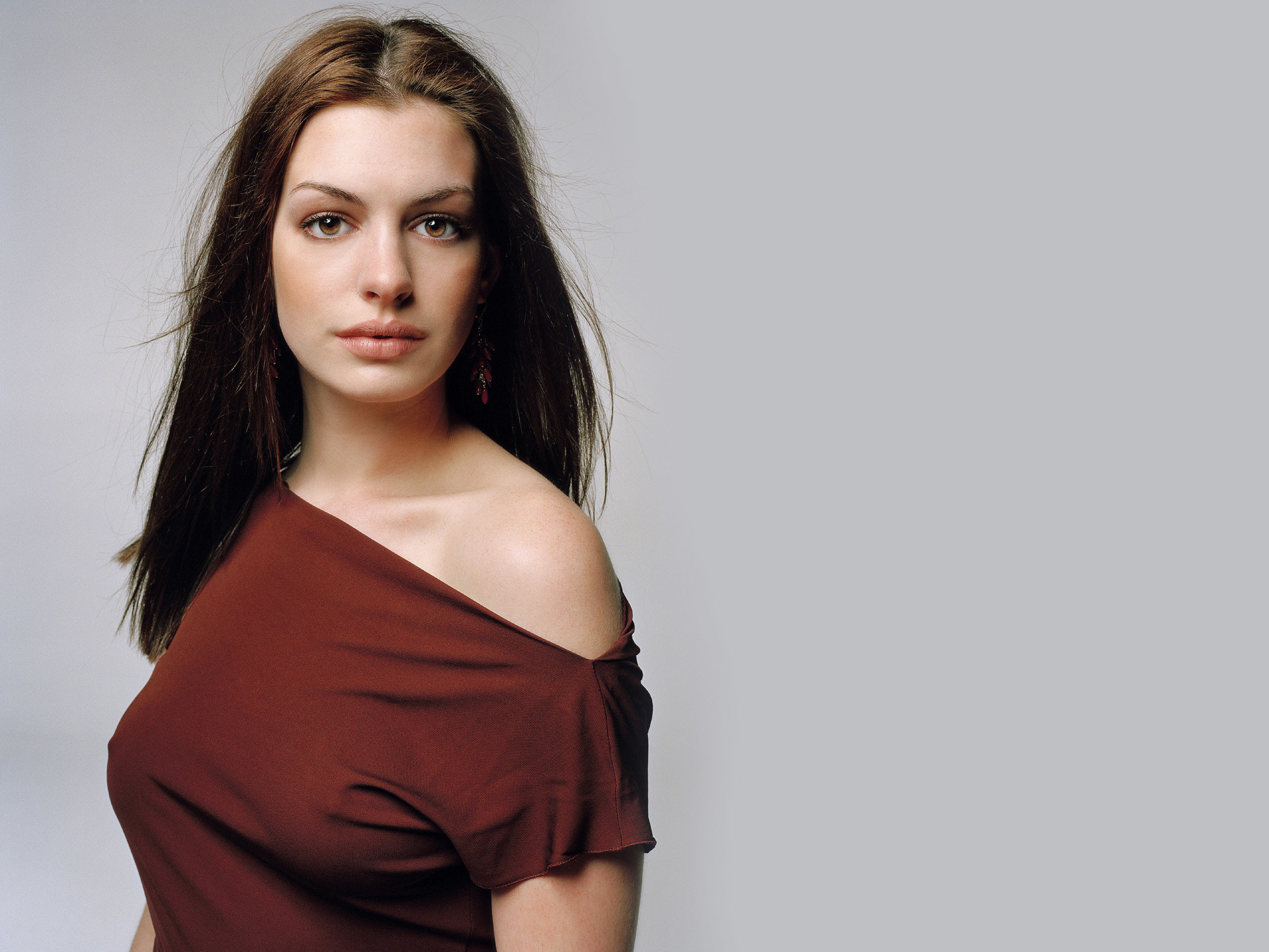 2560x1920 Anne Hathaway Great Quality