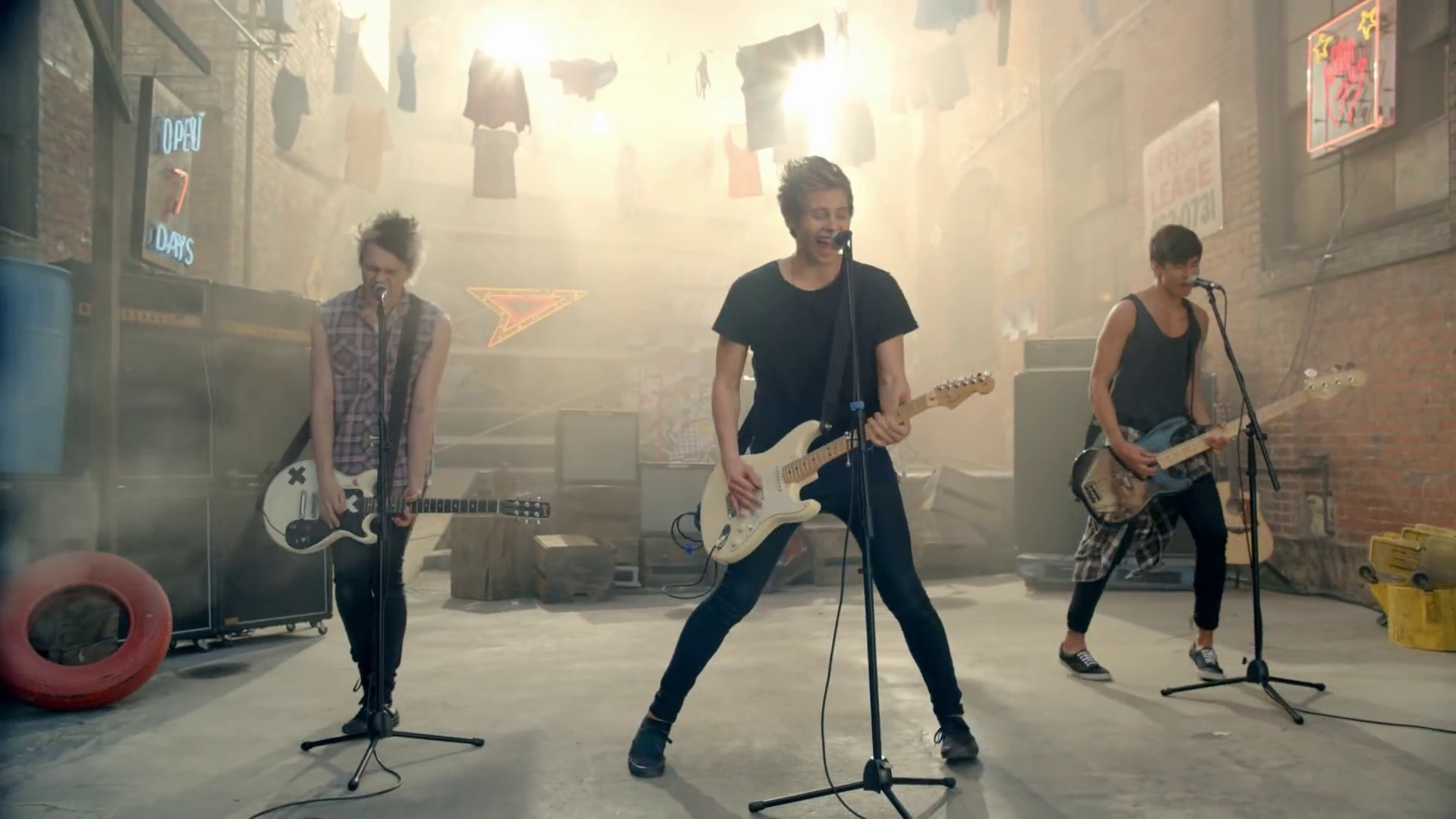 1920x1080 5 Seconds of Summer - She Looks So Perfect - 5 Seconds of Summer Wiki  (20).png