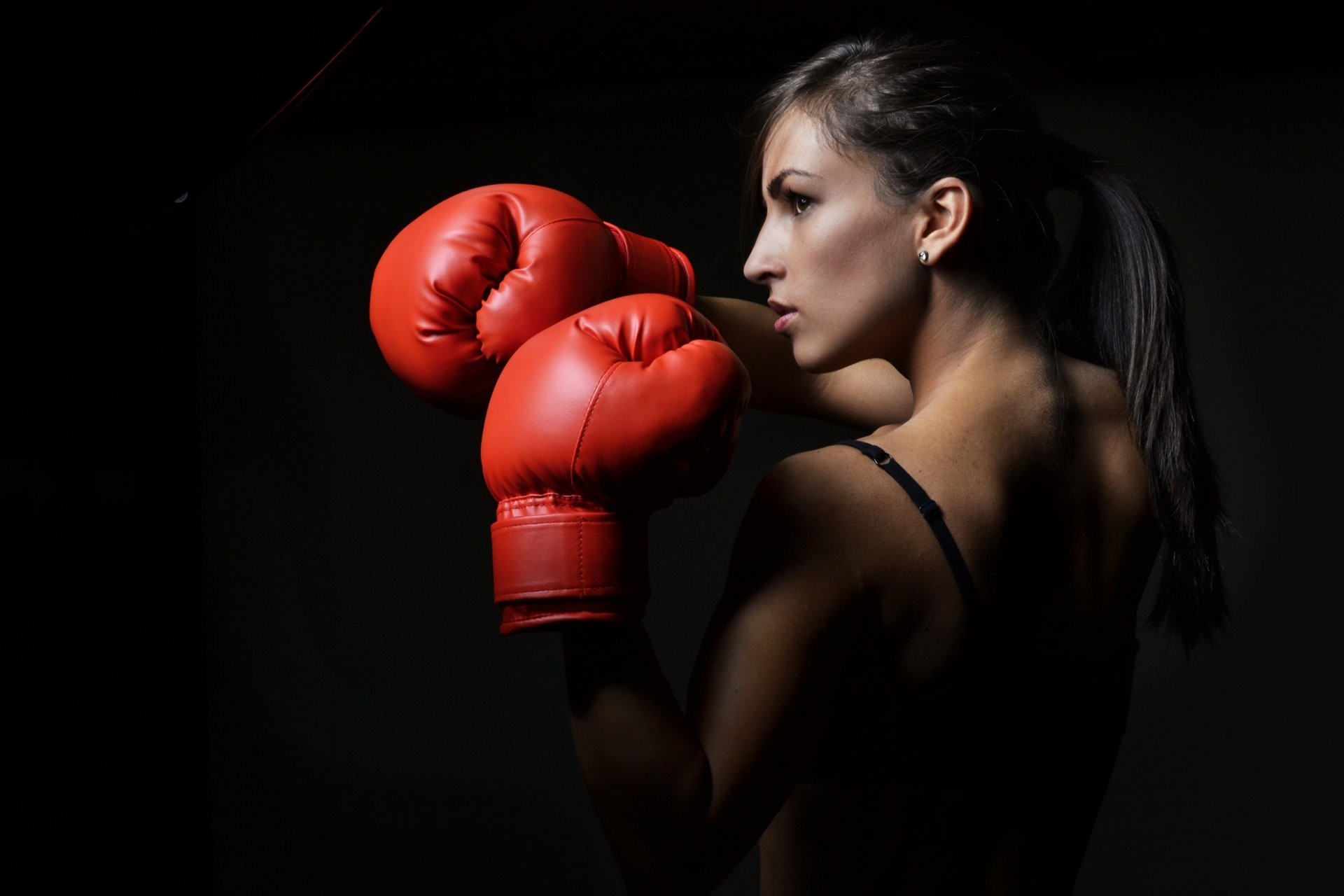1920x1280 boxing woman defensive pose boxing gloves red