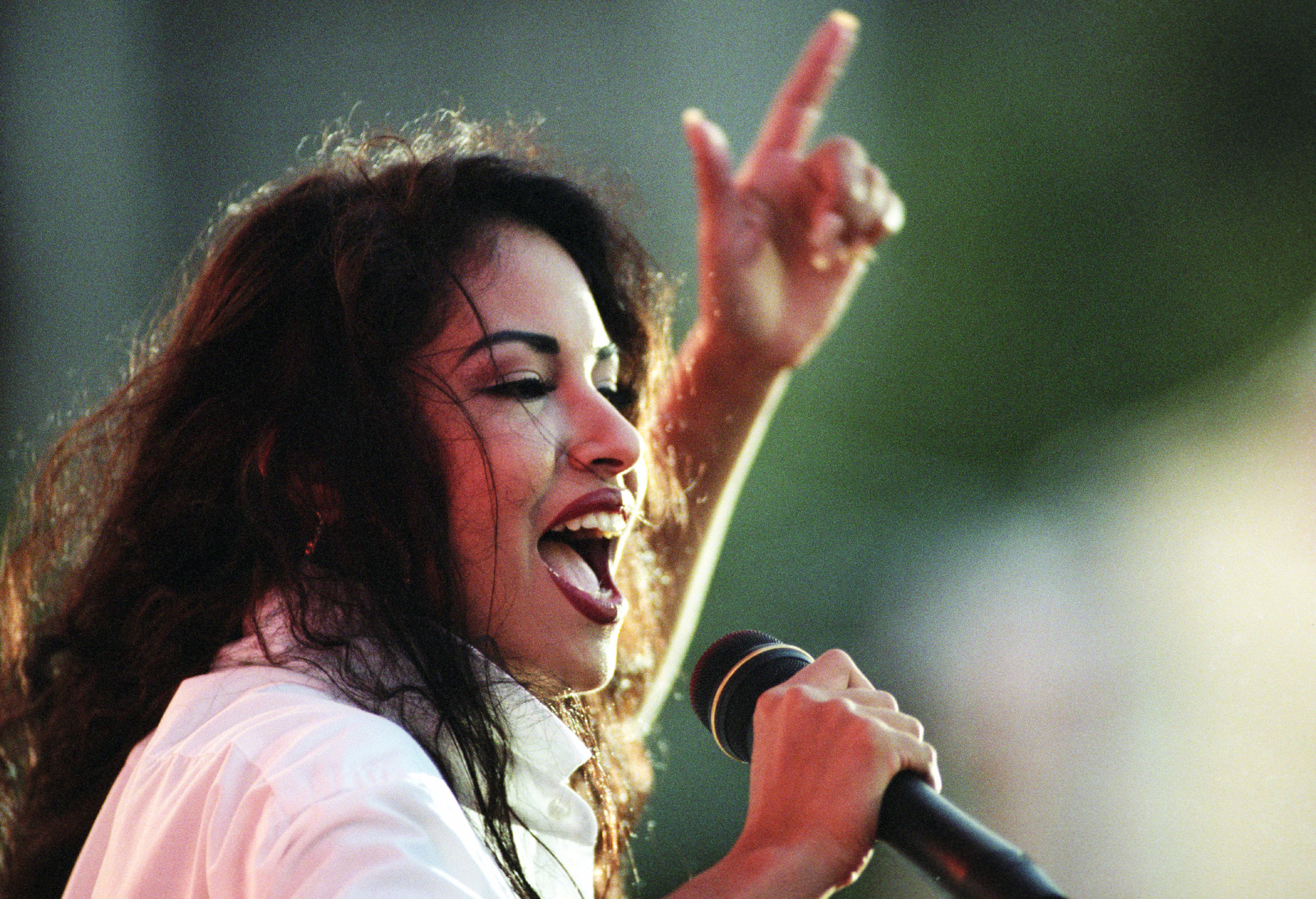 2400x1640 FILE ** Selena performs at Hemisfair Plaza in San Antonio, TX,