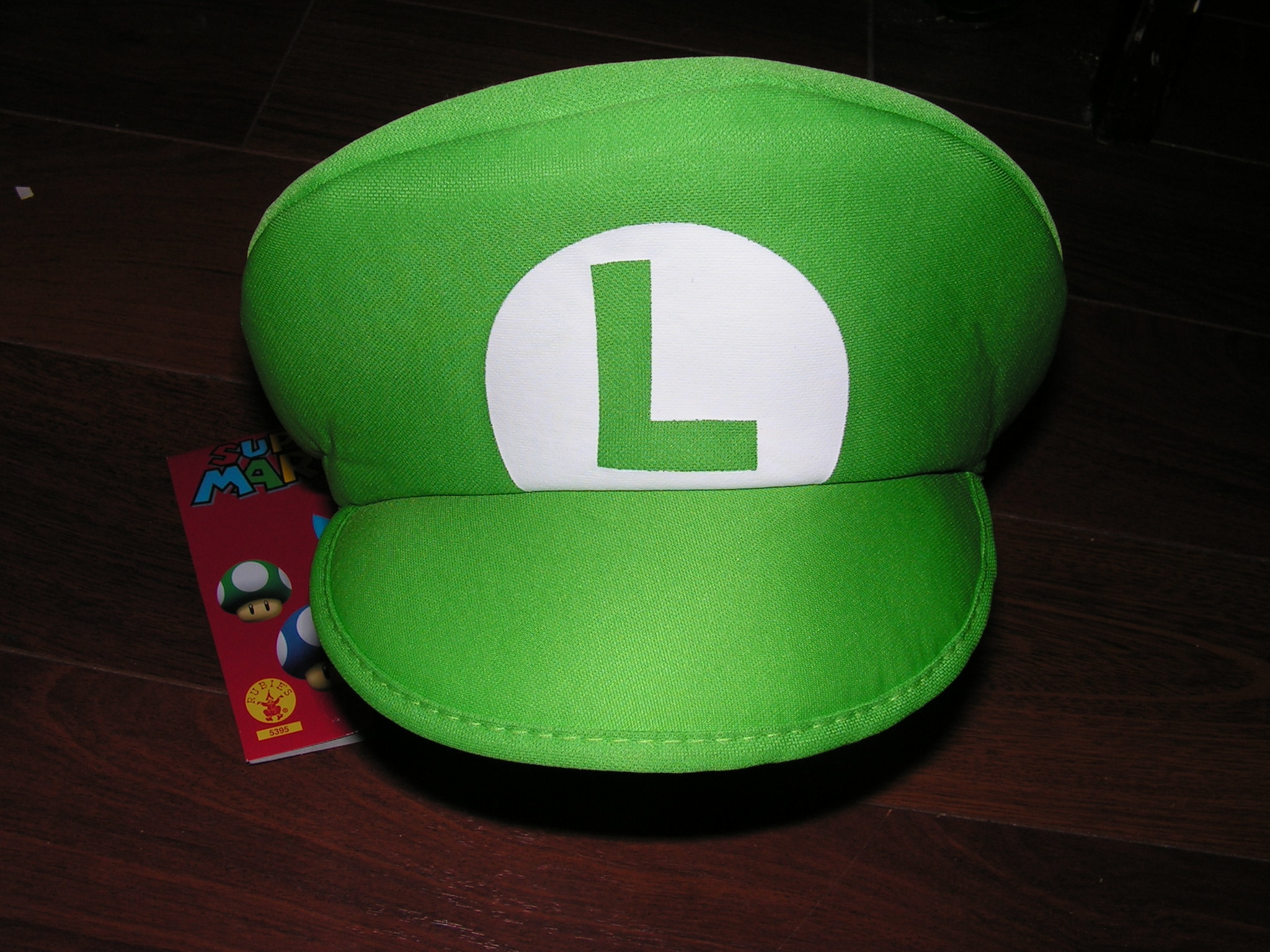 2048x1536 Luigi Hat