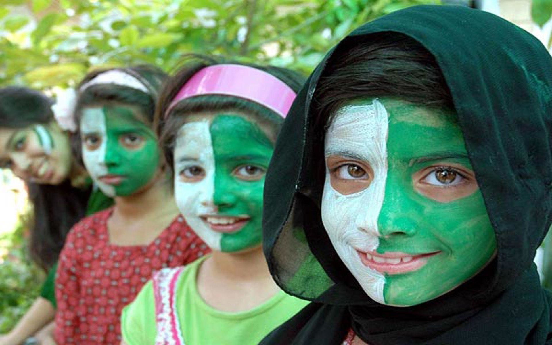 1920x1200 Pakistani Girls Decorated Faces With National Flag Wallpaper .