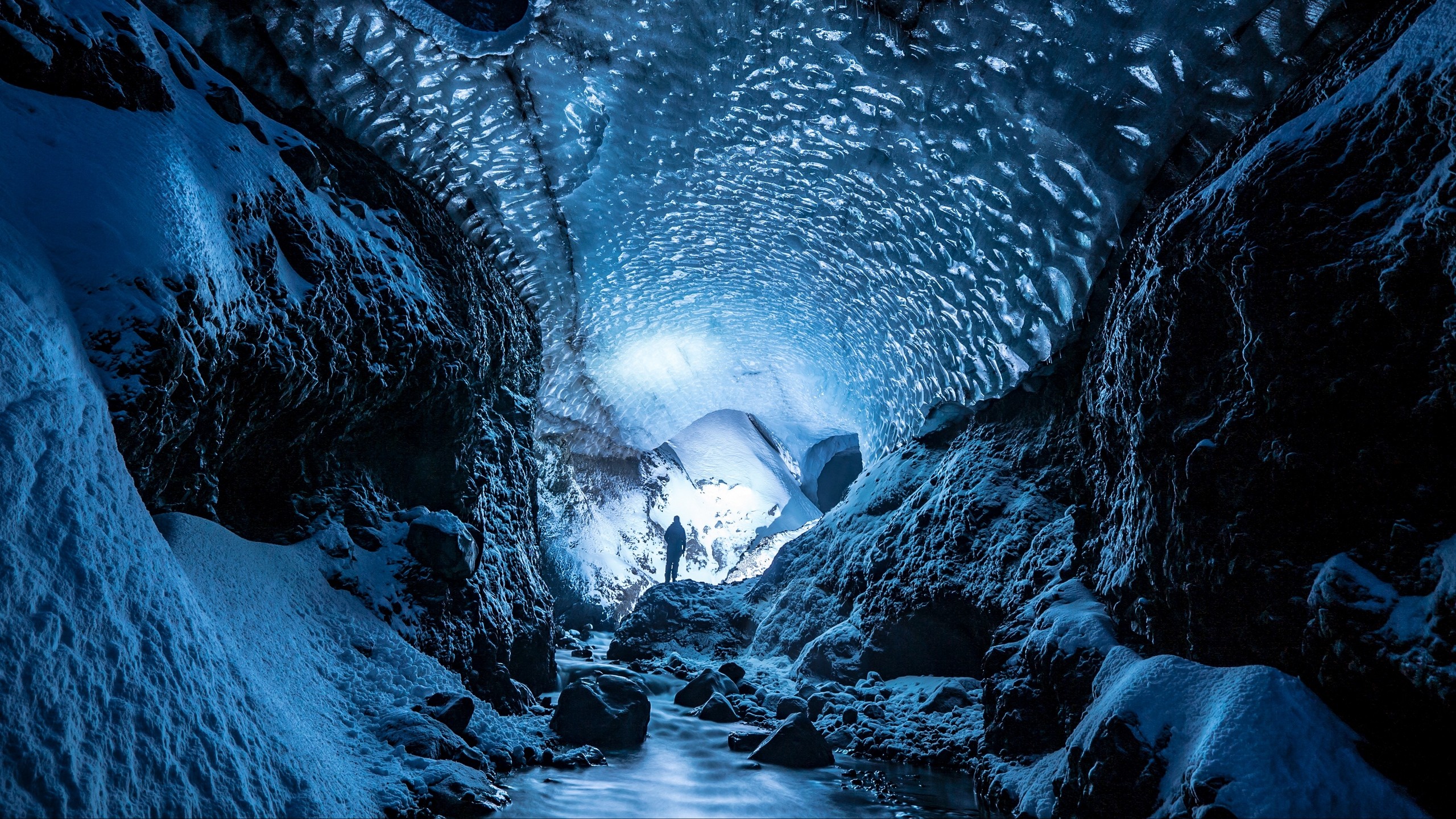 2560x1440  Wallpaper glacier, cave, man, ice, snow