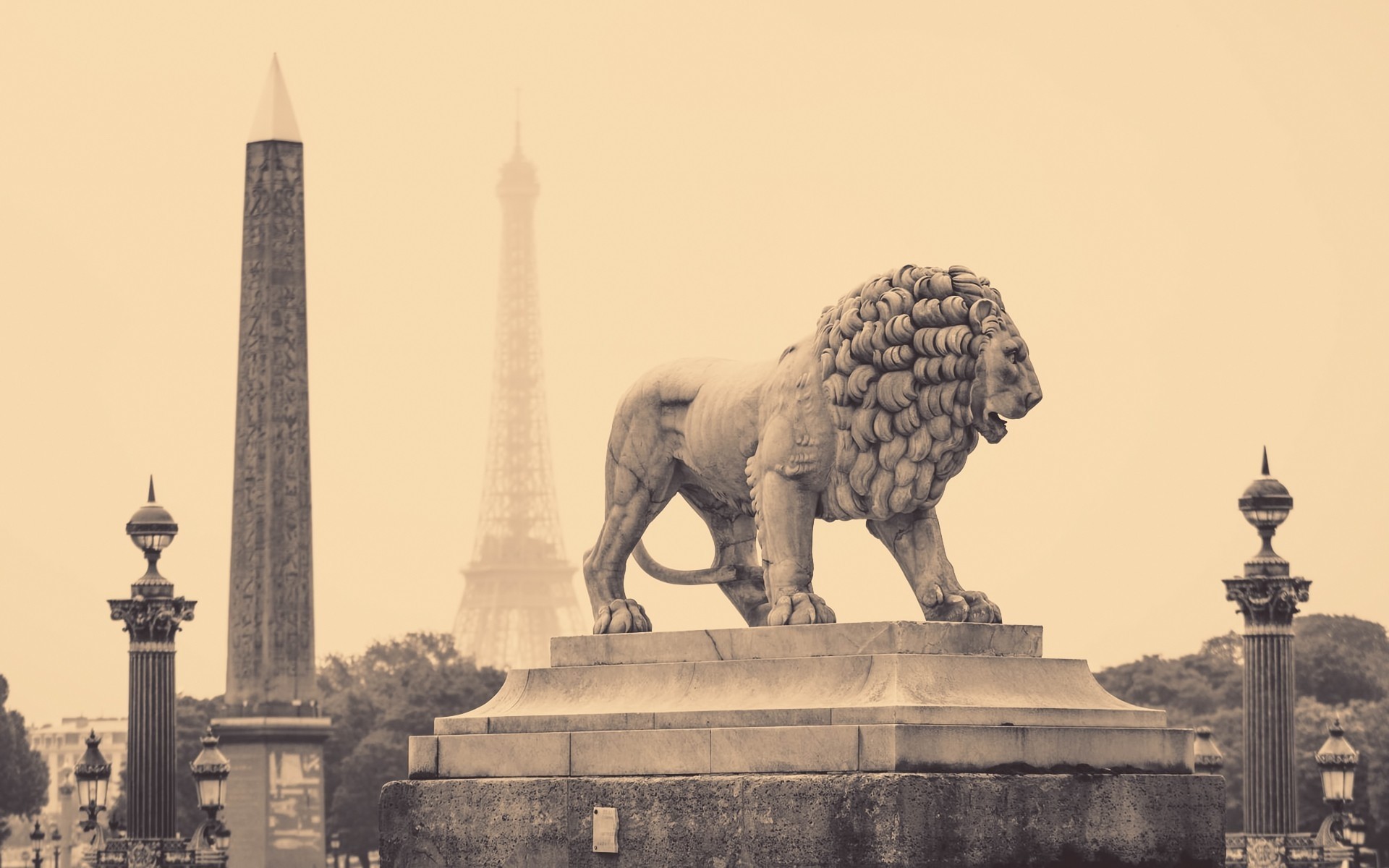 1920x1200 Wallpaper Lion, Statue, Street, City, France, Paris, Black and white