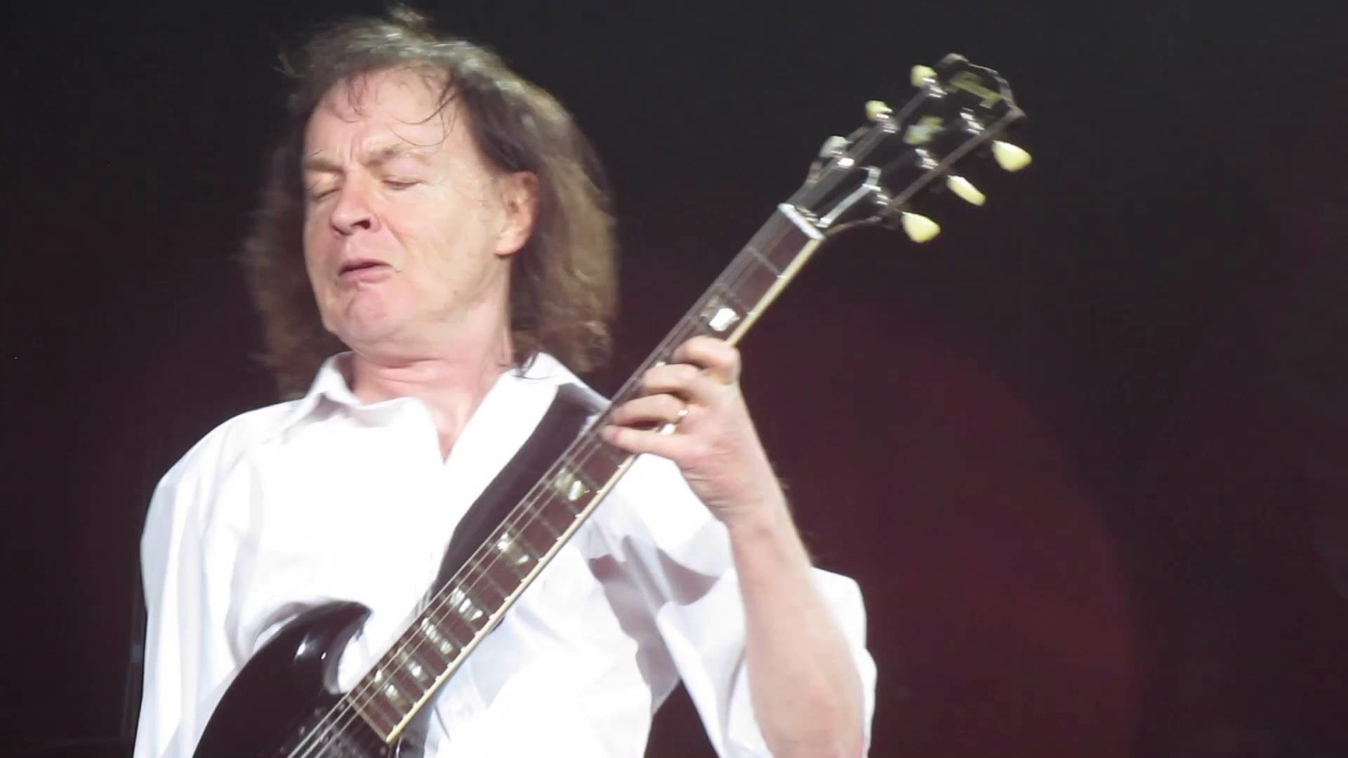 1920x1080 Angus Young - AC/DC Throwing Down In Denver LIVE 8FEB16