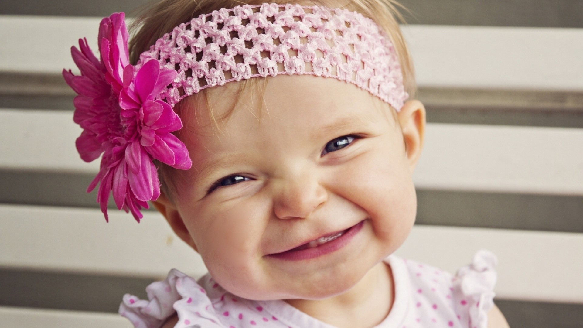 Smiling Cute Babies Wallpaper.