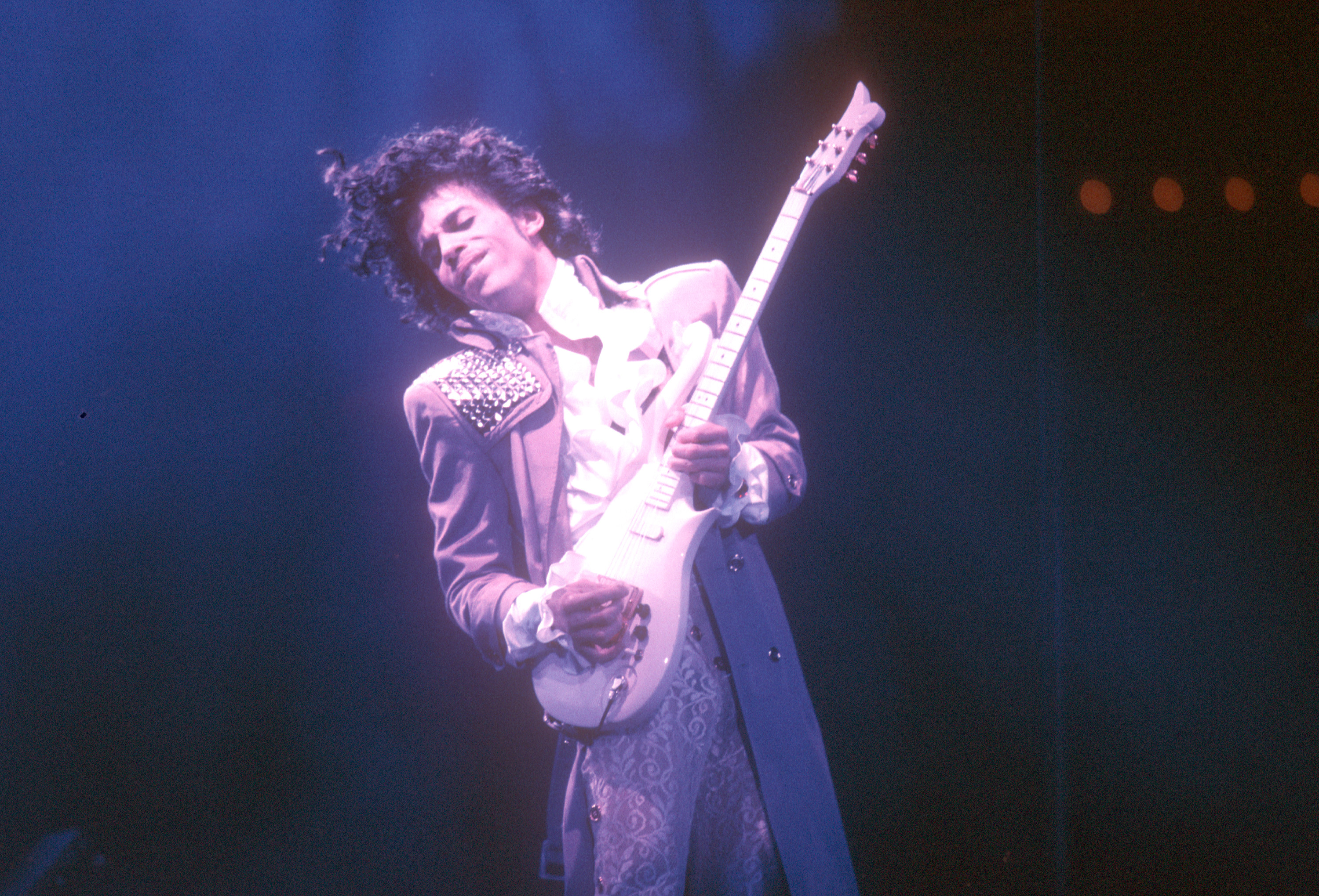 3000x2040 INGLEWOOD - FEBRUARY 19: Prince performs live at the Fabulous Forum on  February 19,