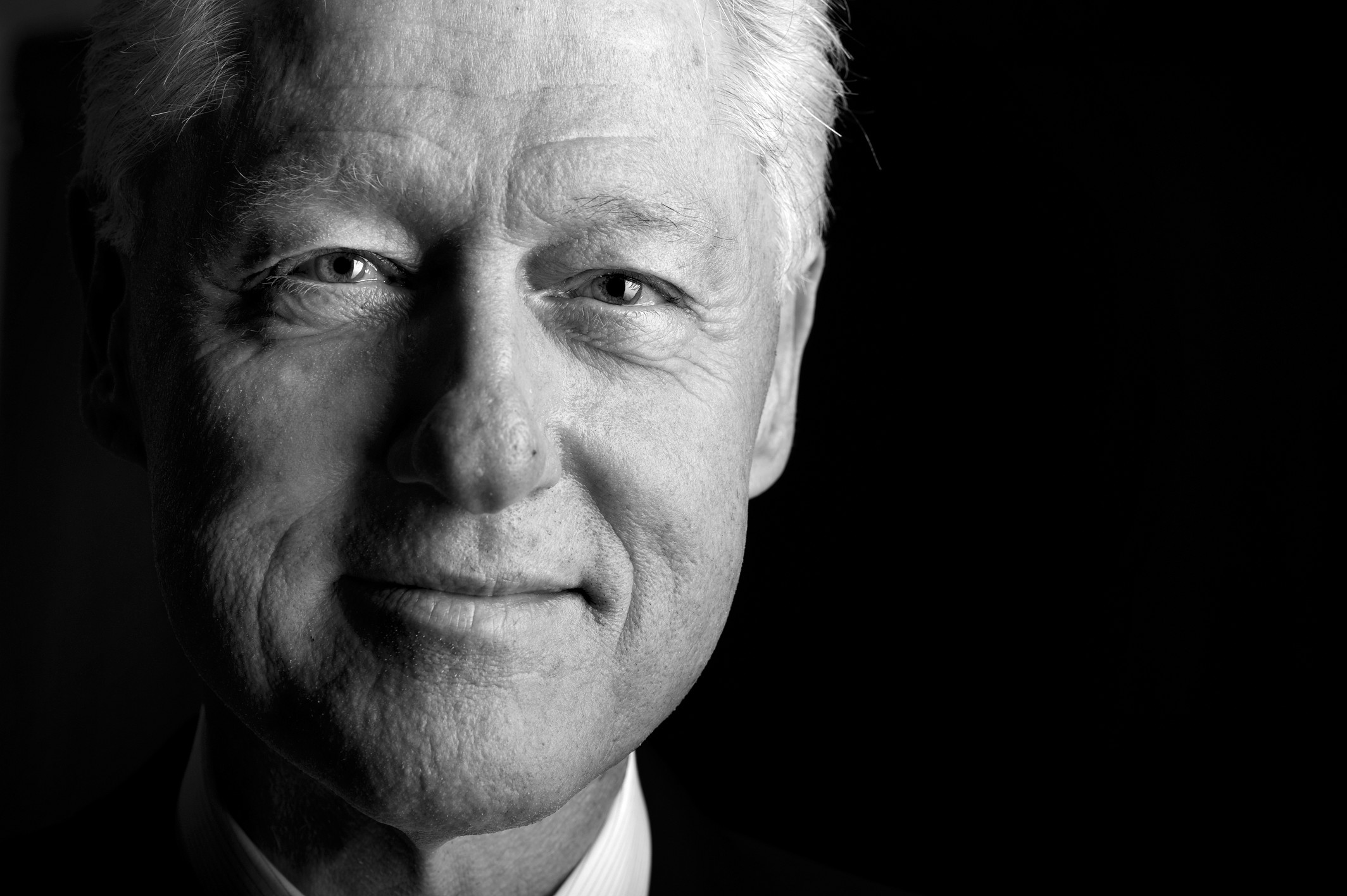 2128x1416 President Bill Clinton