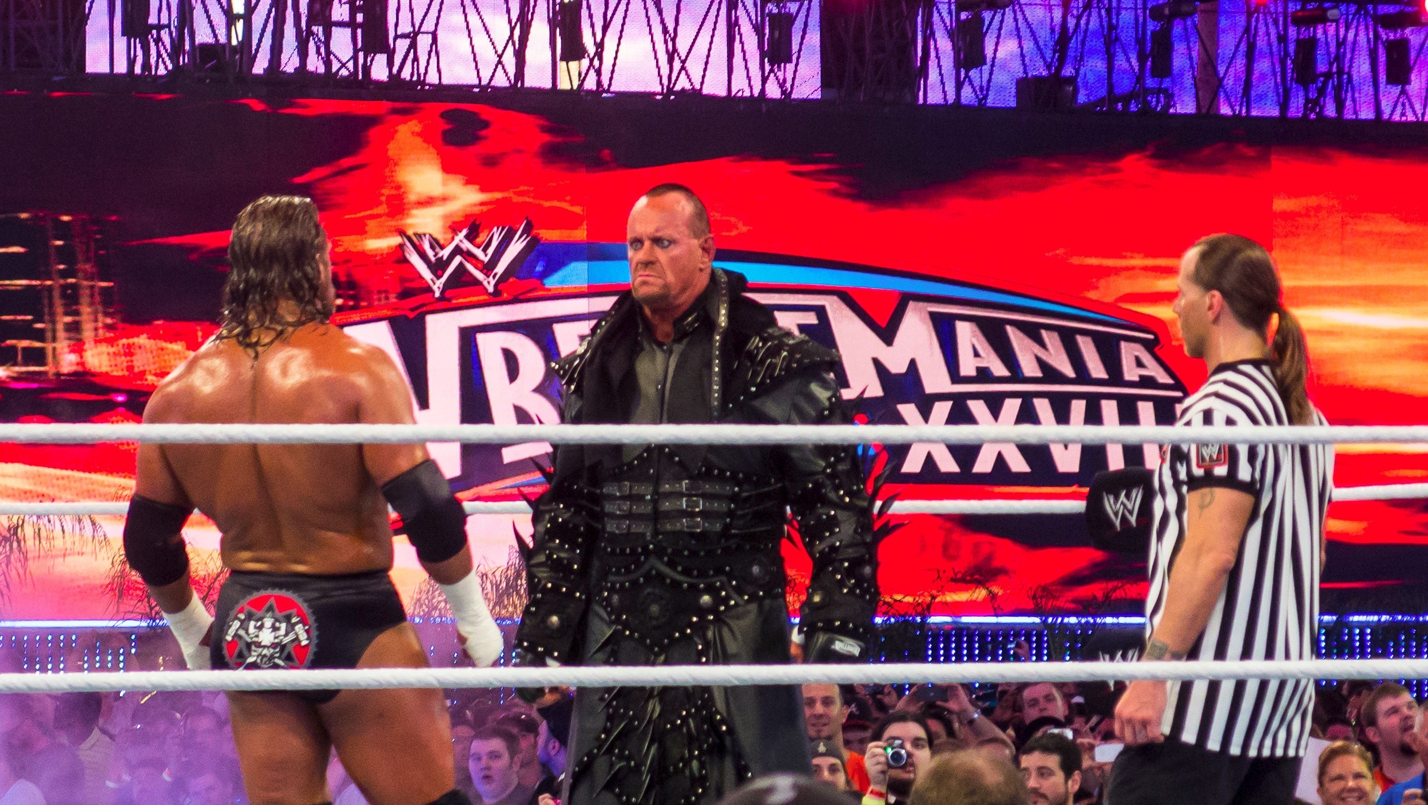 2880x1623 Wrestlemania XXVIII 28 The Undertaker VS Triple H and Shawn Michaels as  Referee