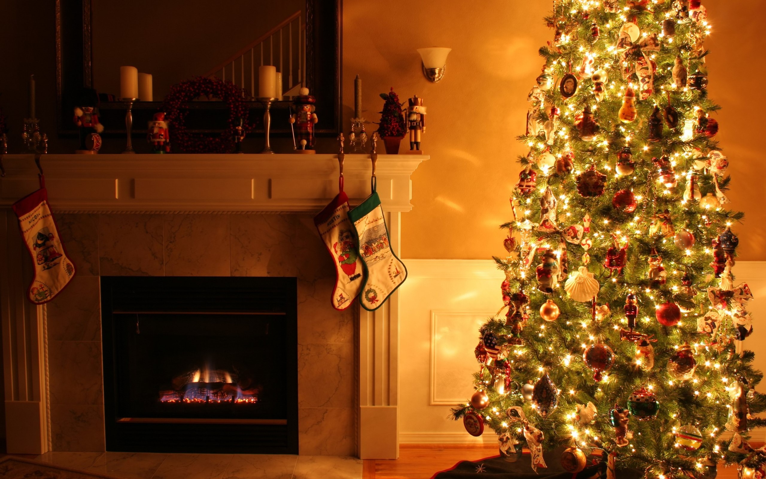 2560x1600 Christmas Tree And Fireplace Background (10)