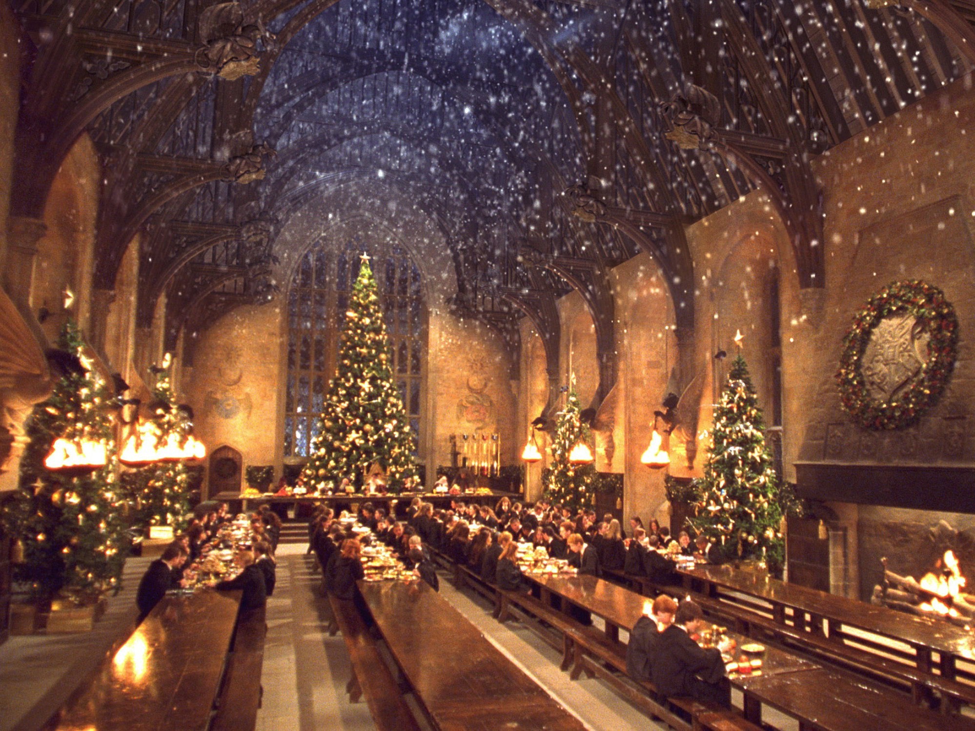 1998x1499 Have a Candlelit Christmas Dinner at Harry Potter's Hogwarts - CondÃ© Nast  Traveler