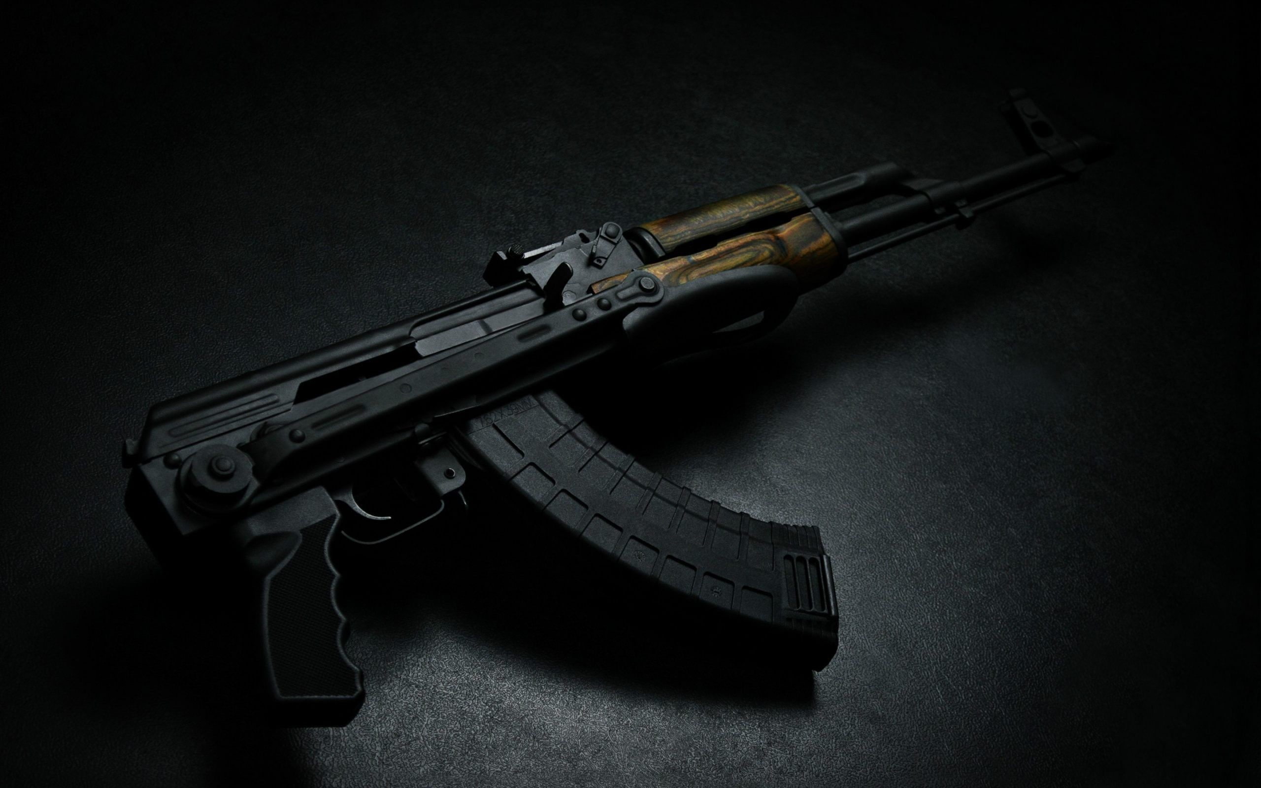 2560x1600 Black Gun