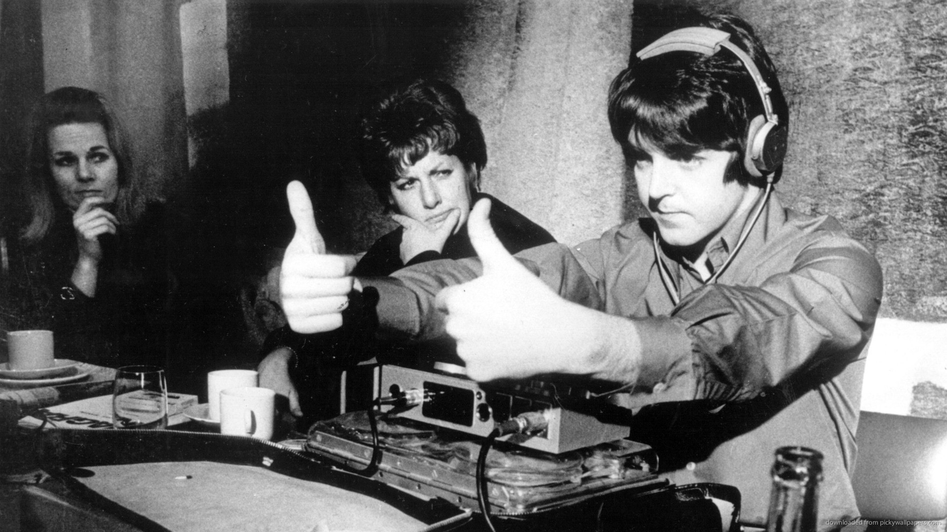 1920x1080 The Beatles Paul McCartney Thumbs Up picture