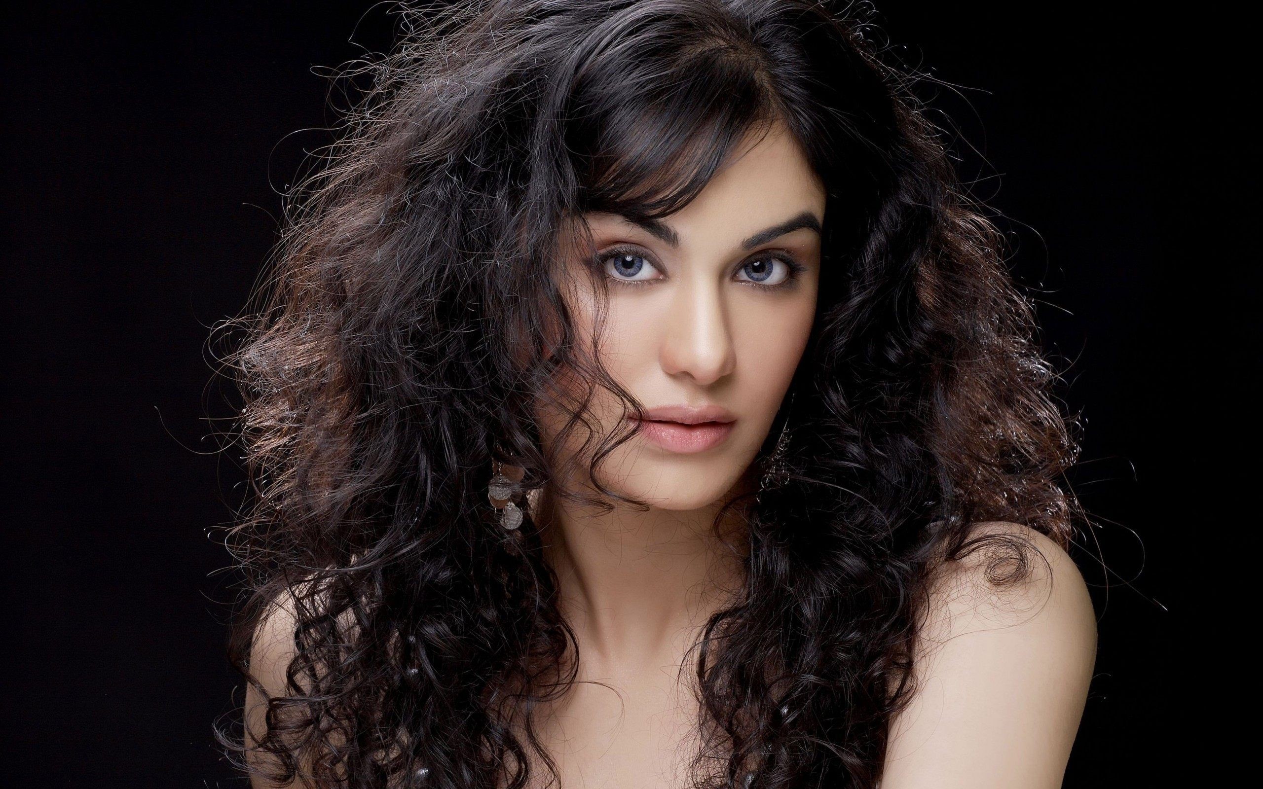 2560x1600 Shriya Saran Bollywood Actress Wallpaper HD Free Download