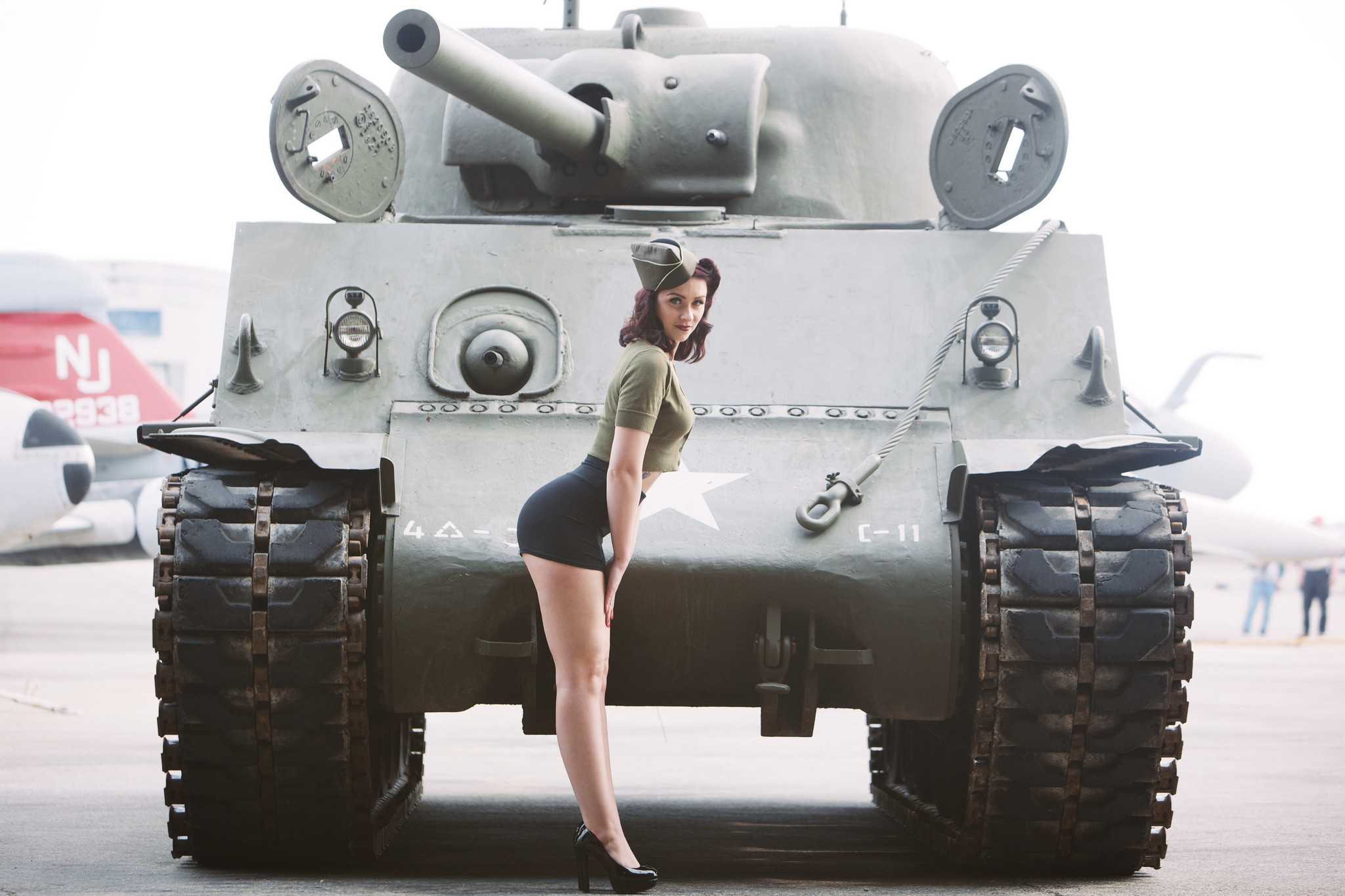 2048x1365 Looking forLooking for wallpapers in this similar style. WW2 Pinup ...