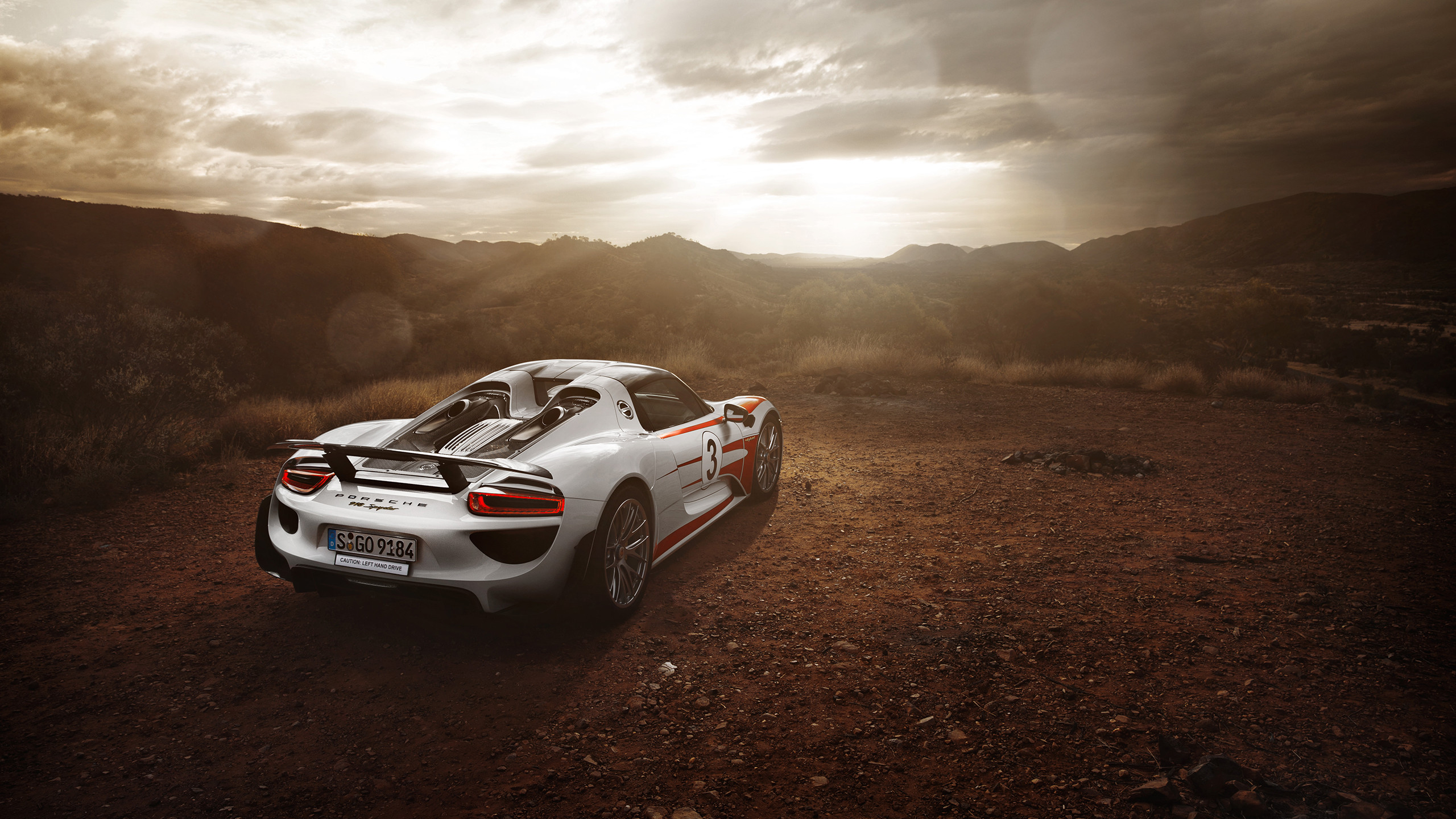 2560x1440 Porsche 918 in the outback