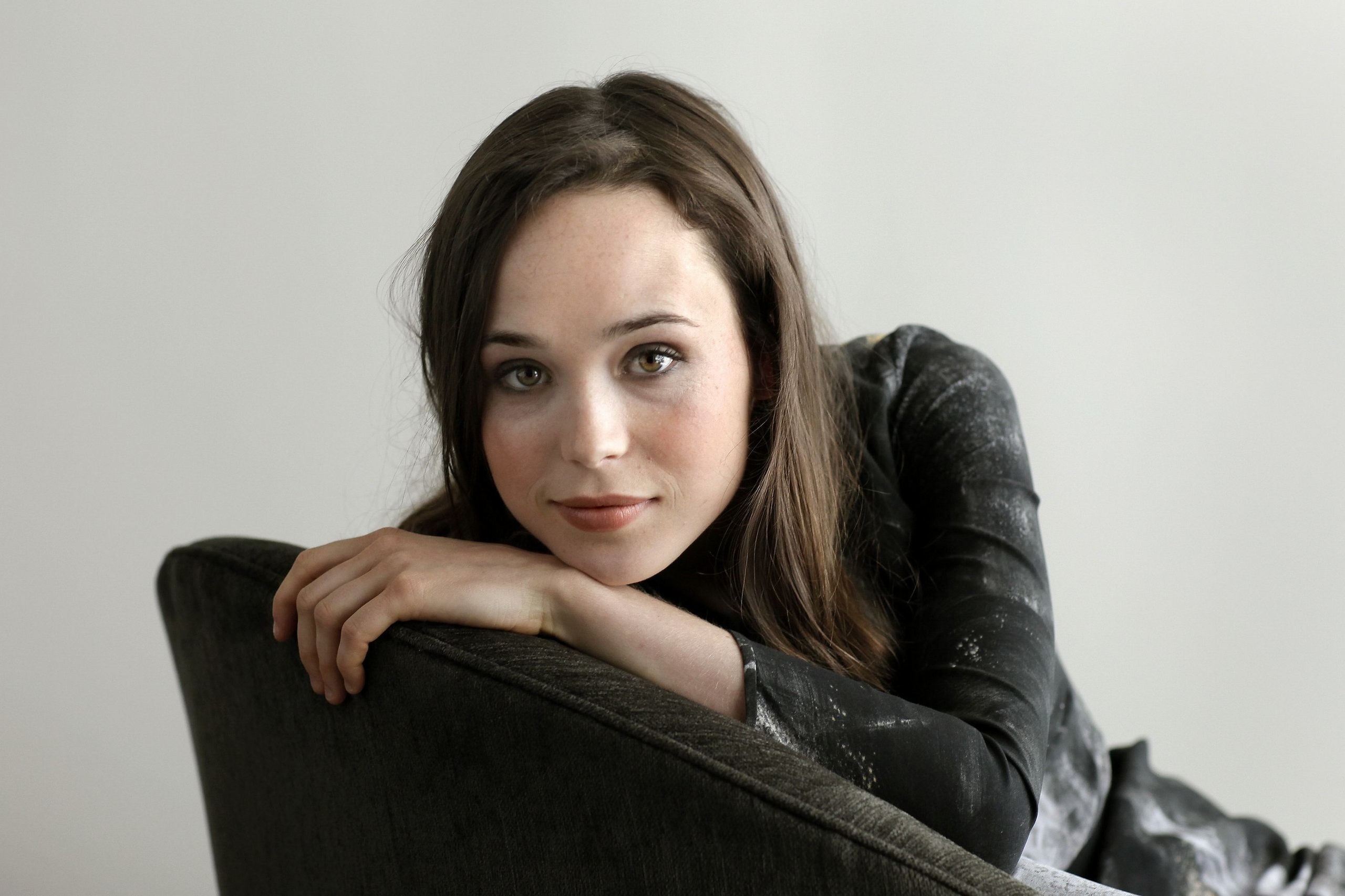 2560x1706 Ellen Page (16 HD wallpapers)