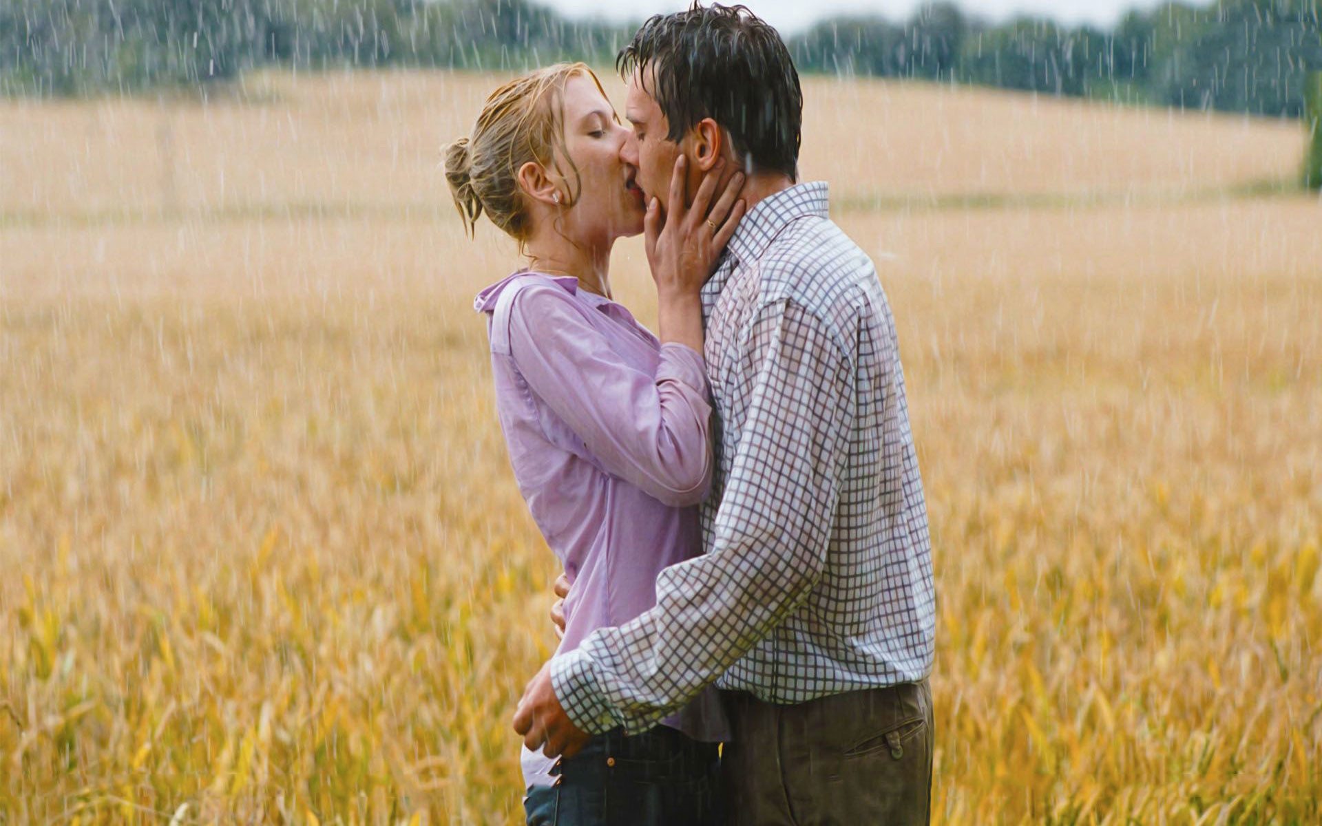 1920x1200 Lip kiss of love couple in rain