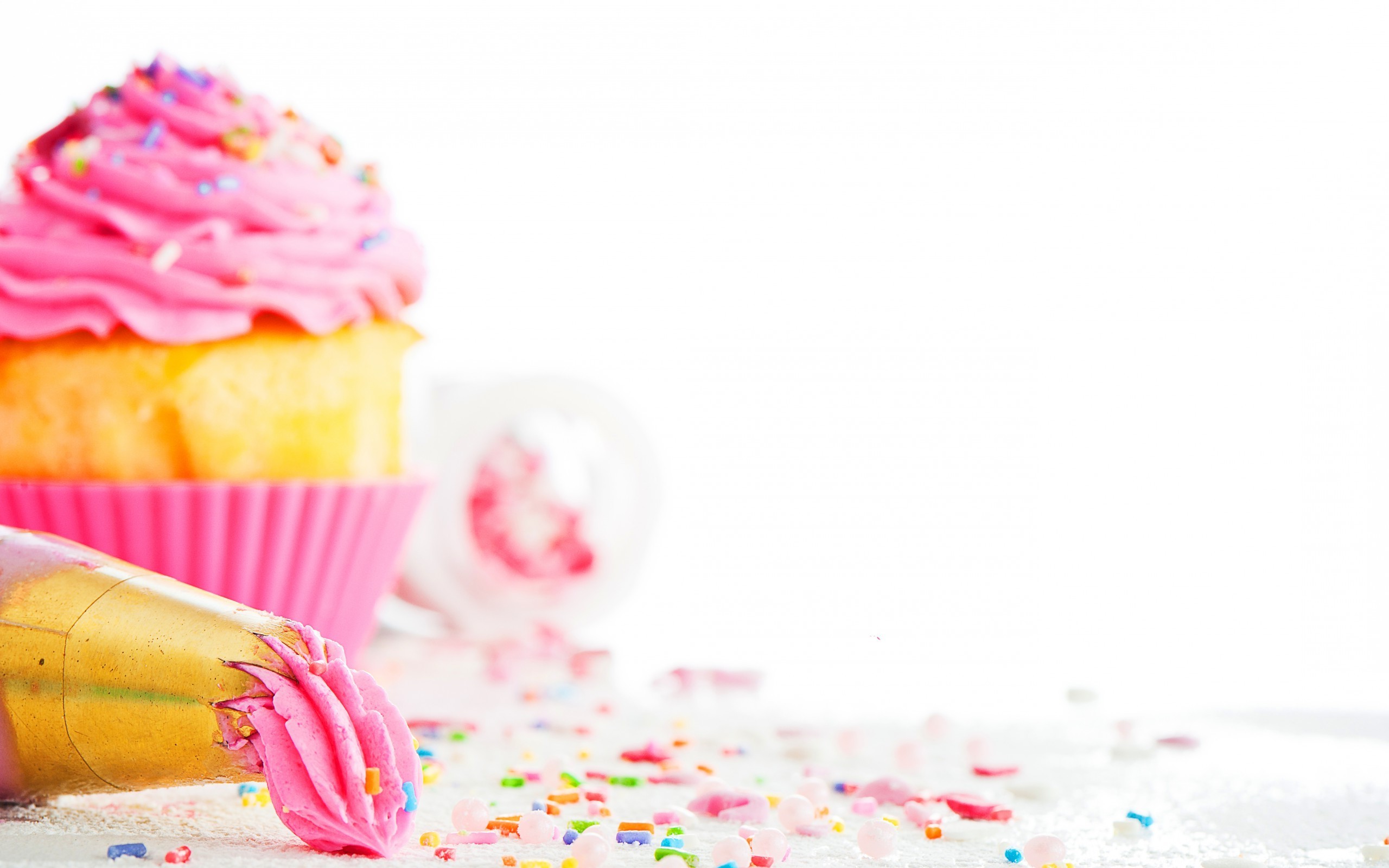 2560x1600  Cute Pink Cupcake Wallpaper