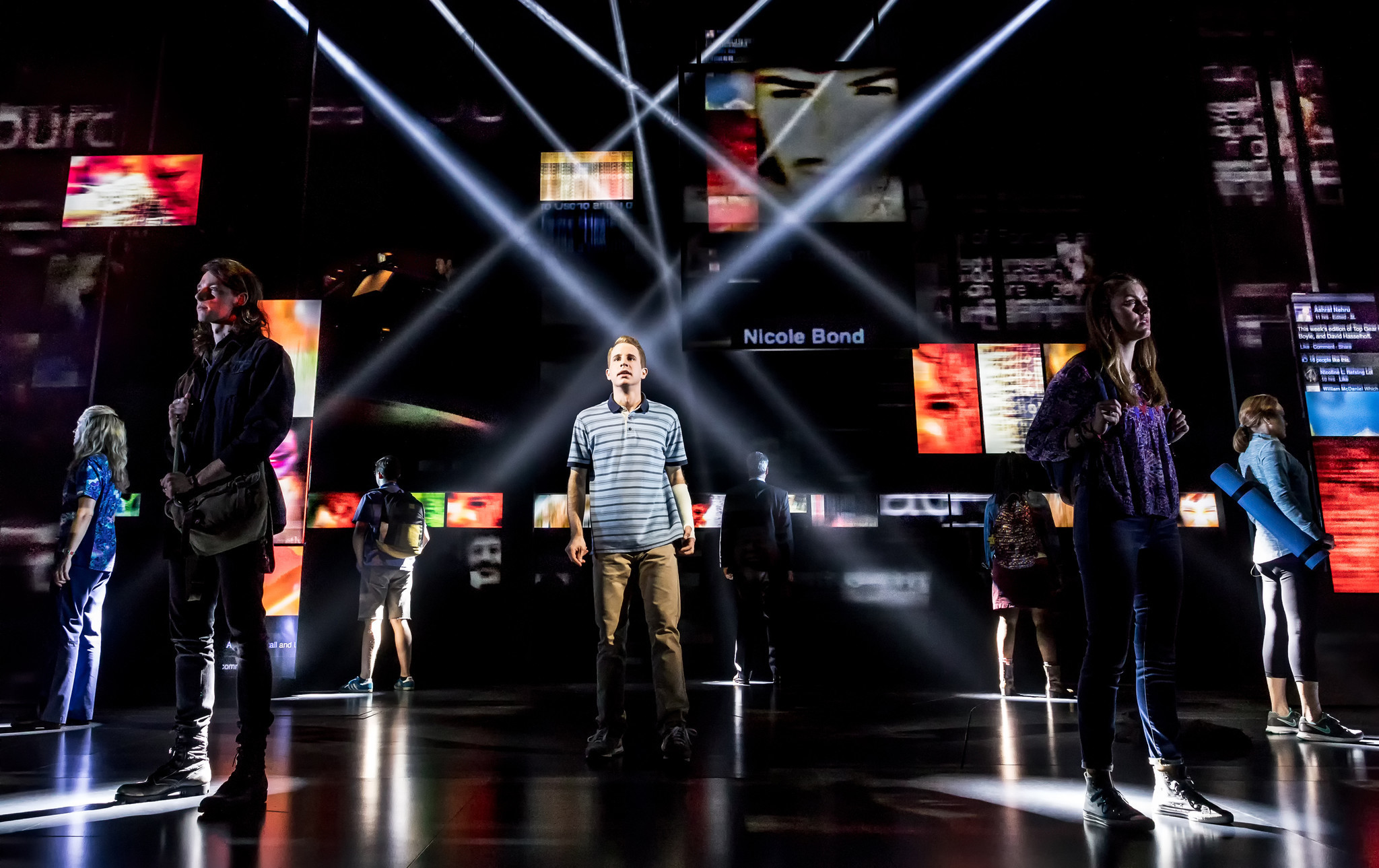 2048x1289 'Dear Evan Hansen' on Broadway: This musical gets teens and their screens -  Chicago Tribune