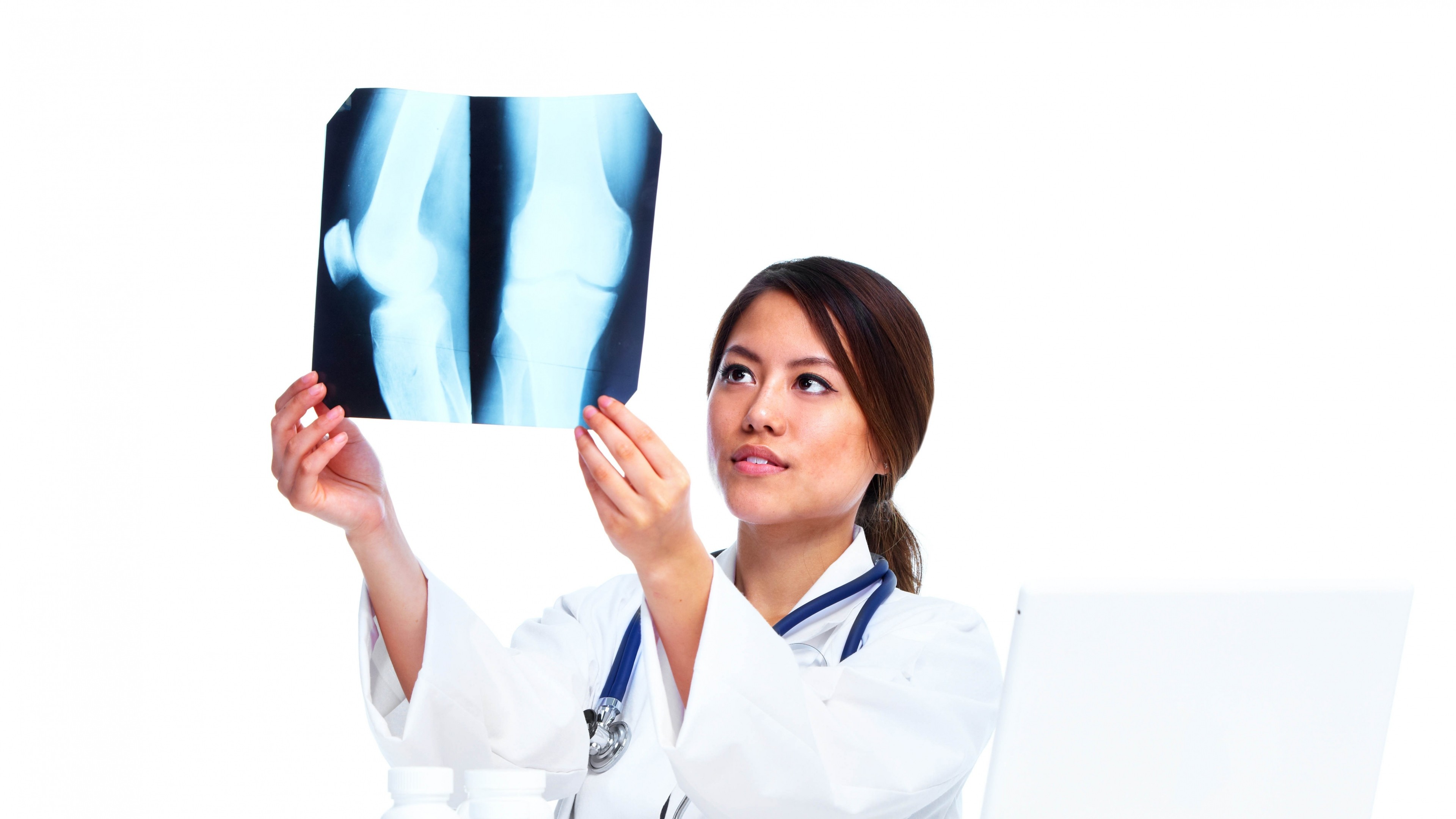 3840x2160  Wallpaper doctor, x-ray, white background