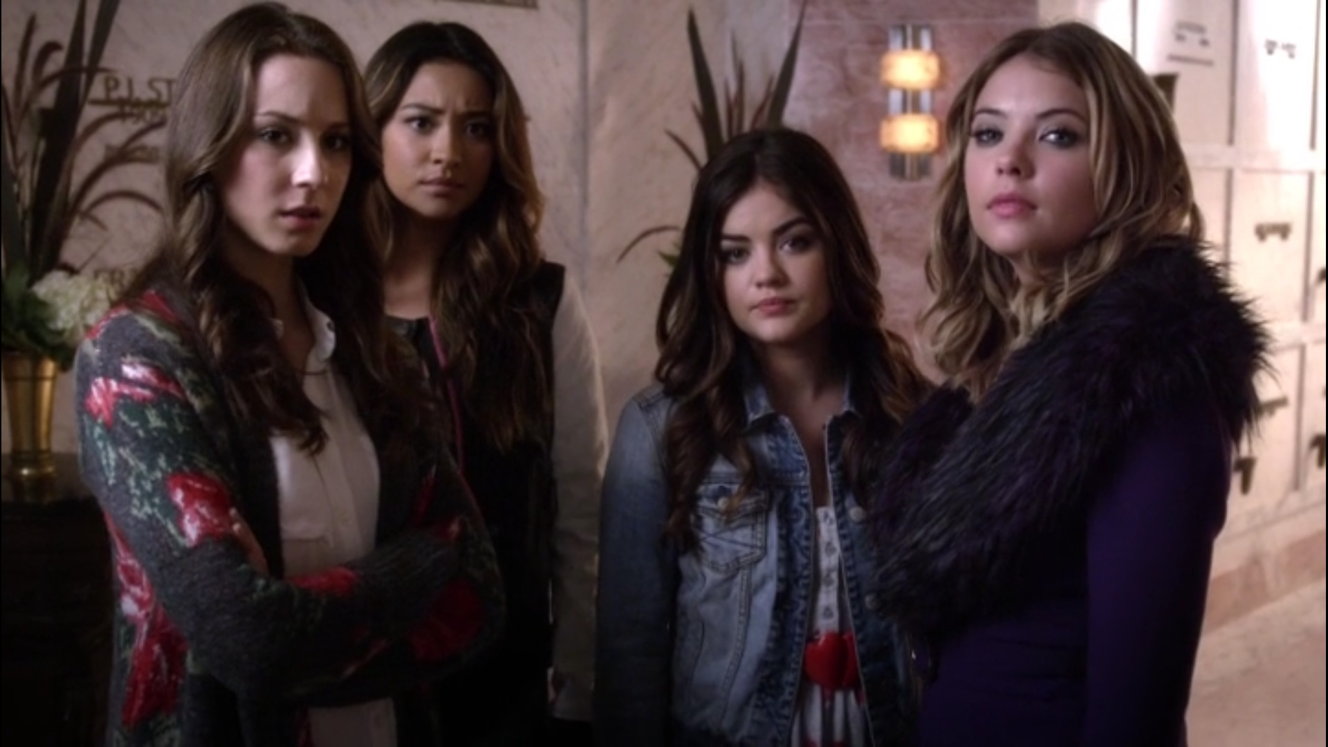 1920x1080 Pretty Little Liars "Who's in the Box?" Review: Dangerous Minds  (Cyberbully's Paradise) - TV.com