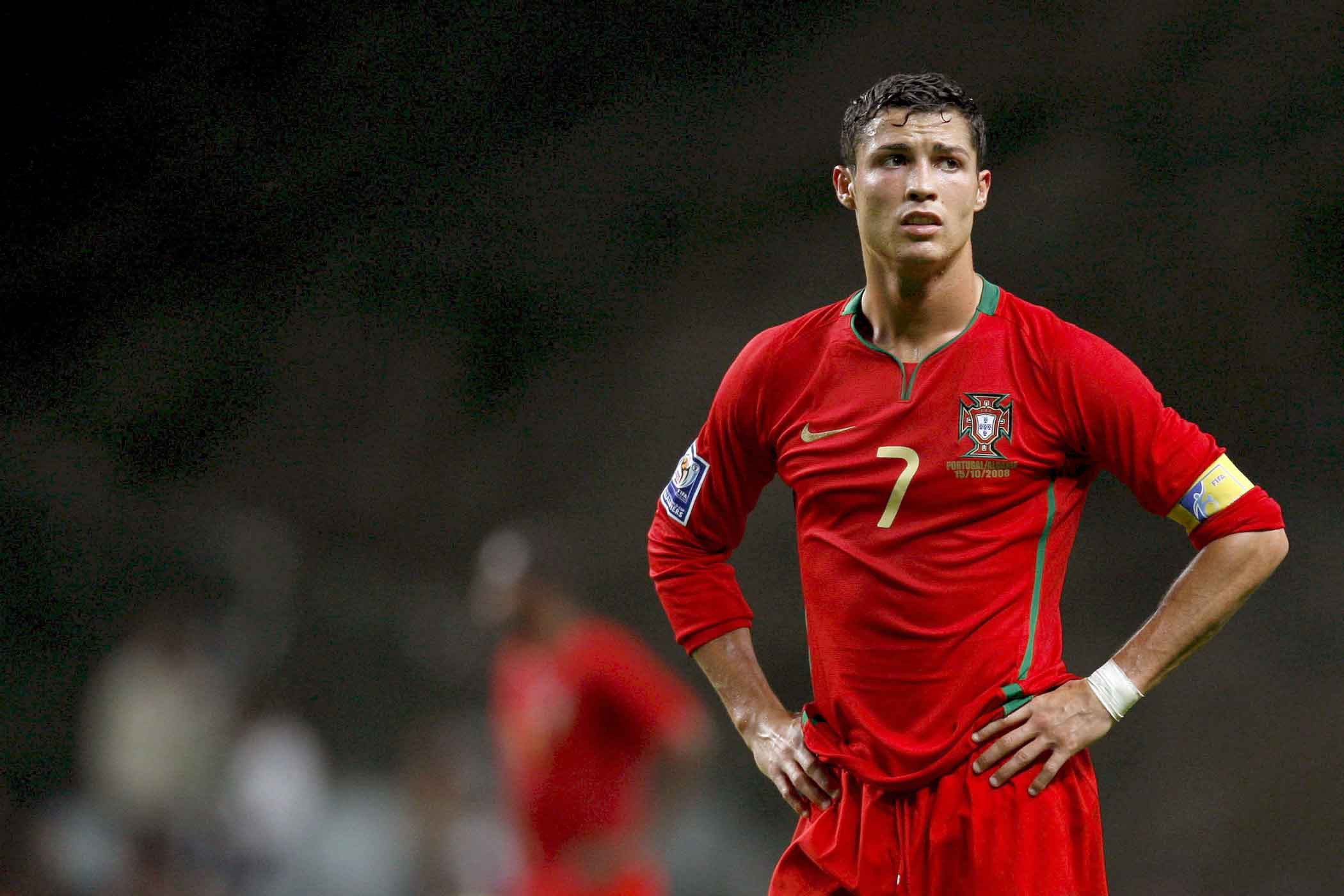 2100x1400 Sad-Cristiano-Ronaldo-Portugal-2008-wallpaper