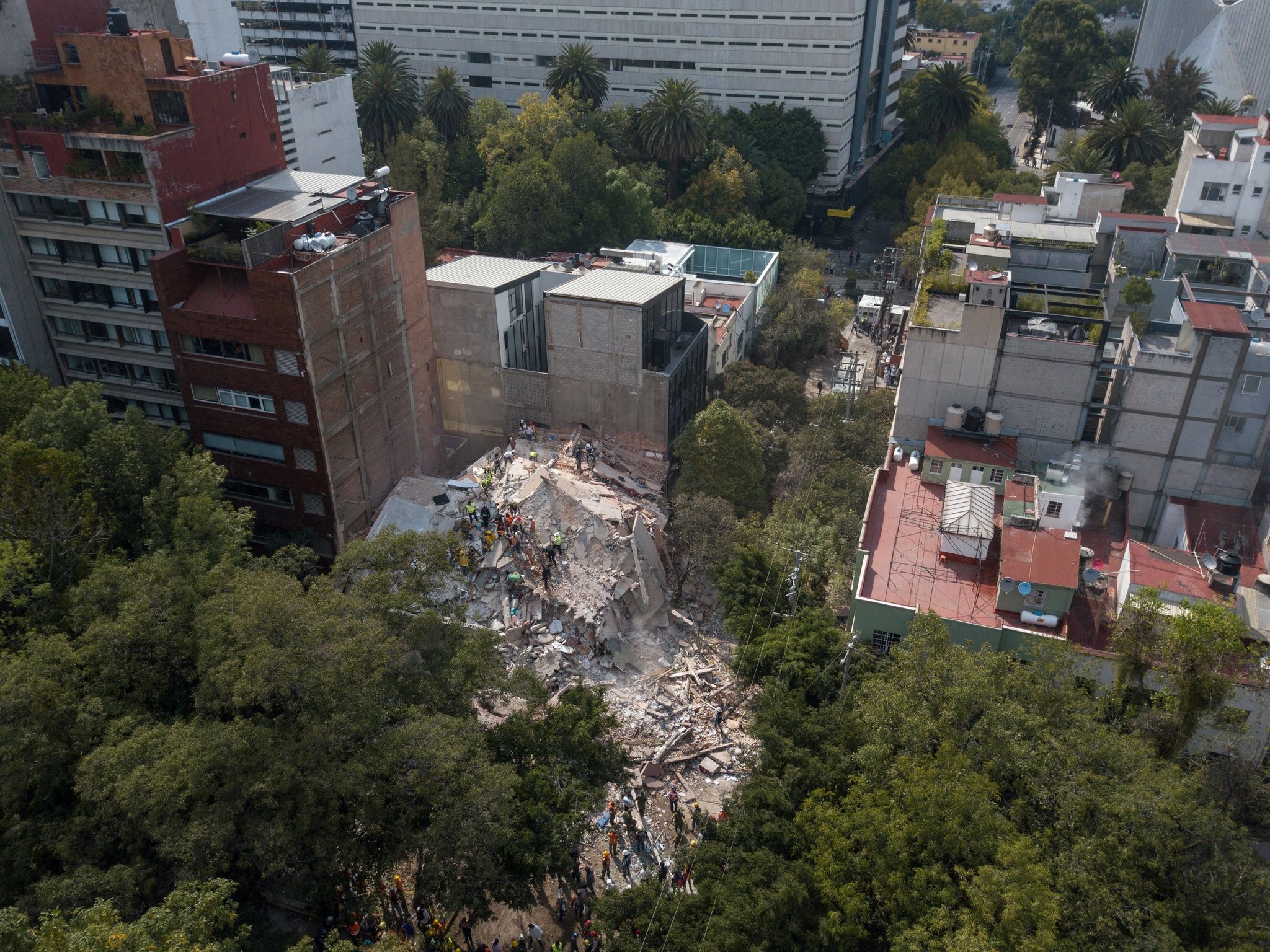 2048x1536 It took years for the Condesa neighborhood to recover from the 1985  earthquake. Then on Tuesday, it was hit again. Credit Rafael Arias, via  Reuters