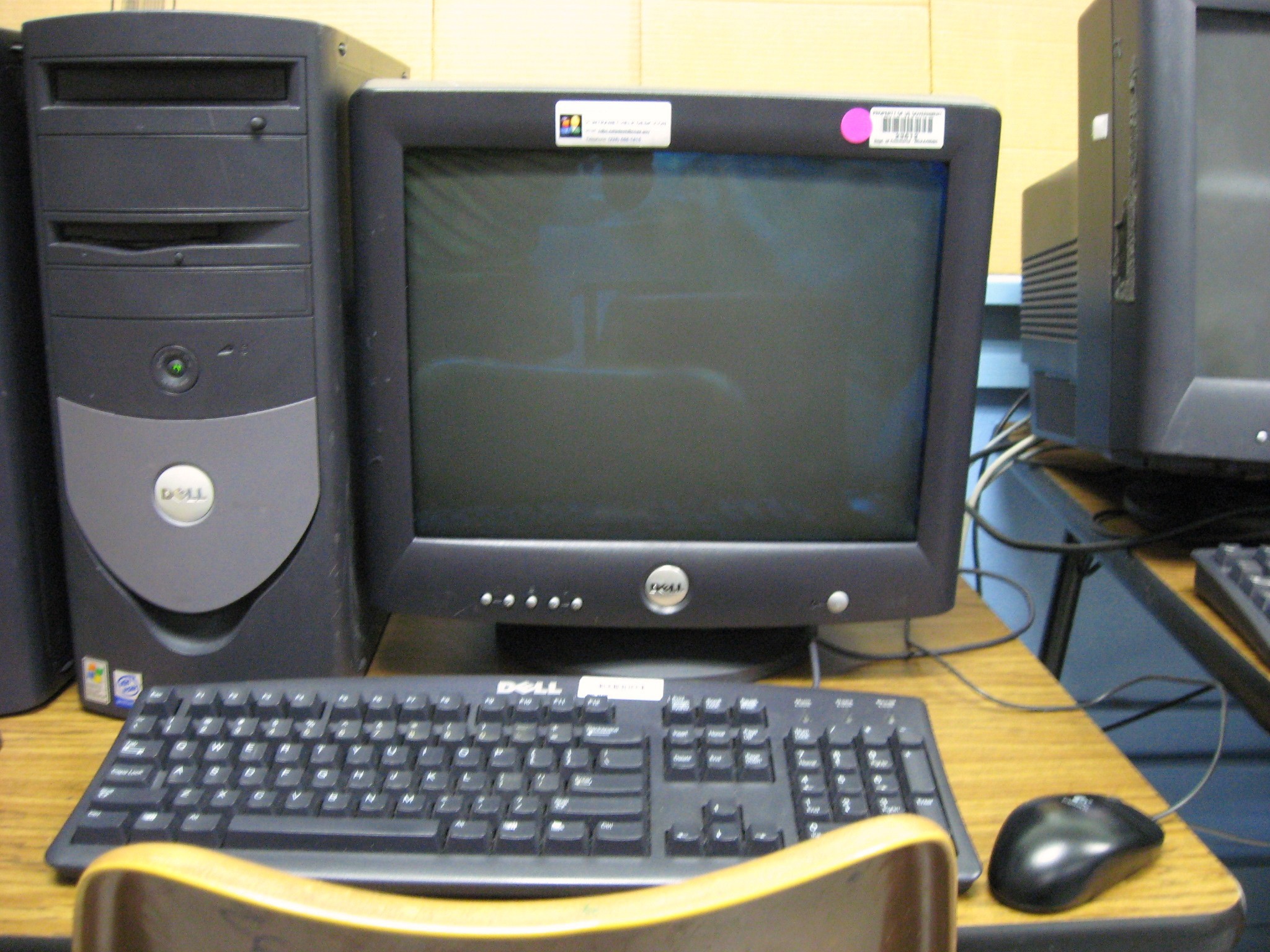 2048x1536 File:Dell Desktop Computer in school classroom.jpg