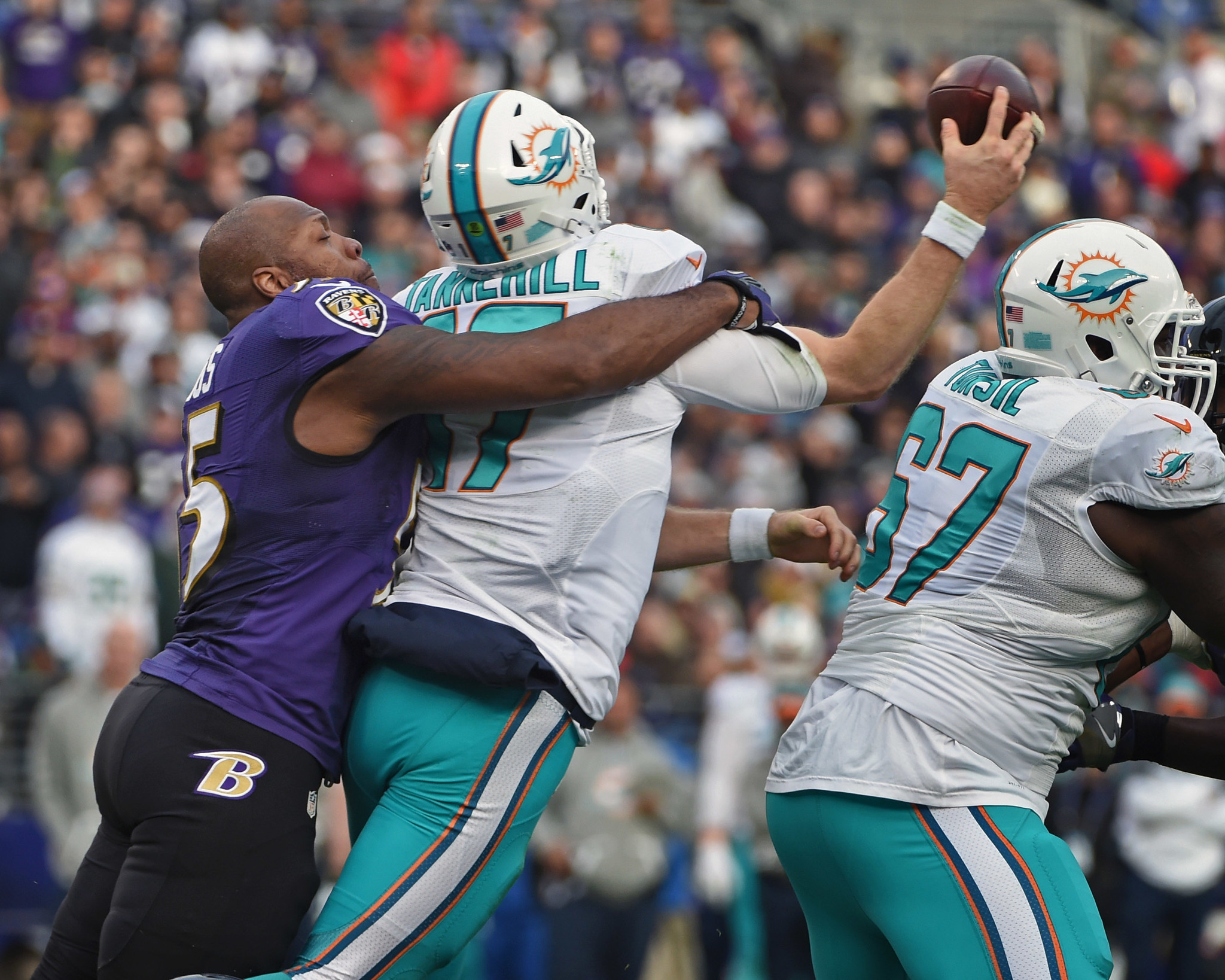 2048x1638 Dolphins' Ryan Tannehill never gets comfortable, or safe, vs. Ravens