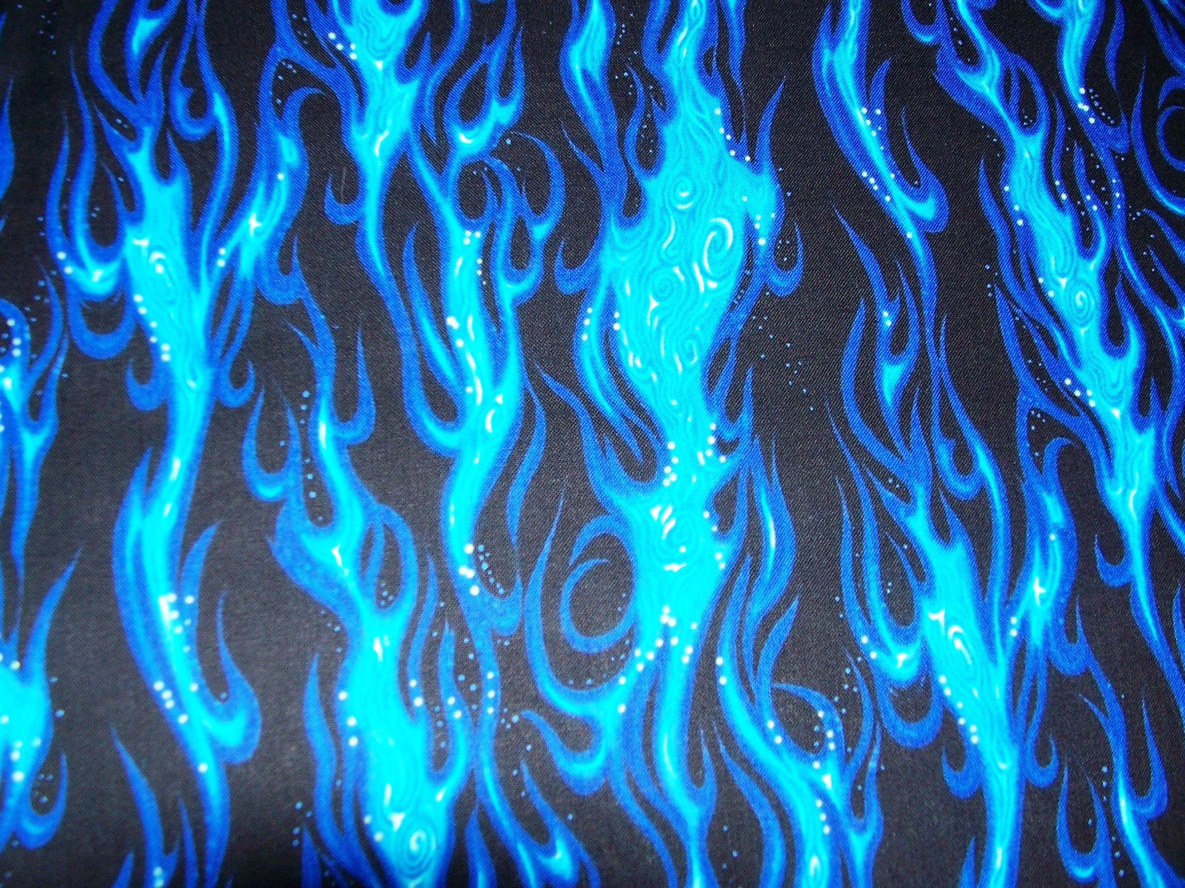 2304x1728 Blue water flames